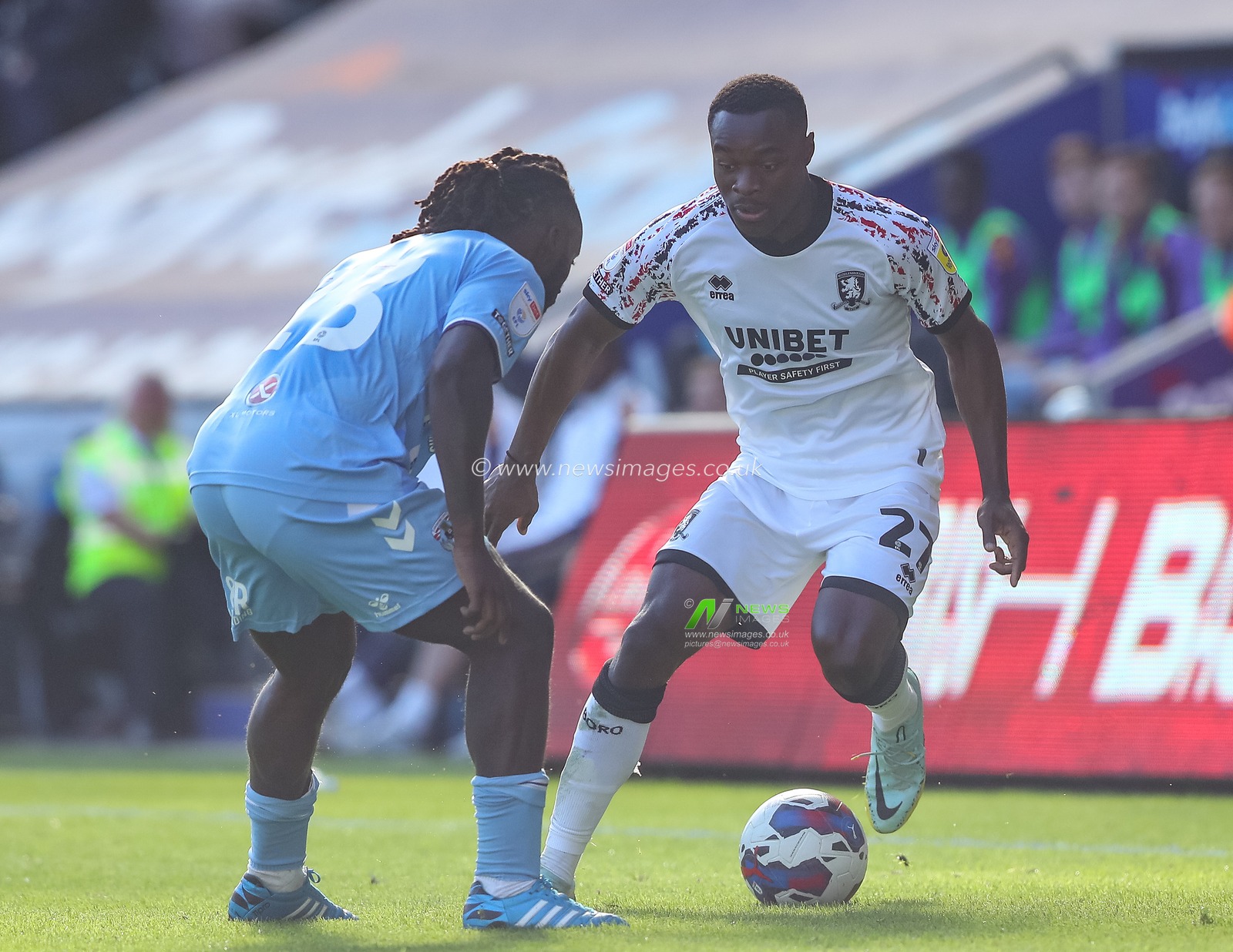 Marc Bola #27 of Middlesbrough takes on Fankaty Dabo #23 of Coventry City during the Sky Bet Championship match Coventry City vs Middlesbrough at Coventry Building Society Arena, Coventry, United Kingdom, 1st October 2022

(Photo by Gareth Evans/News Images)