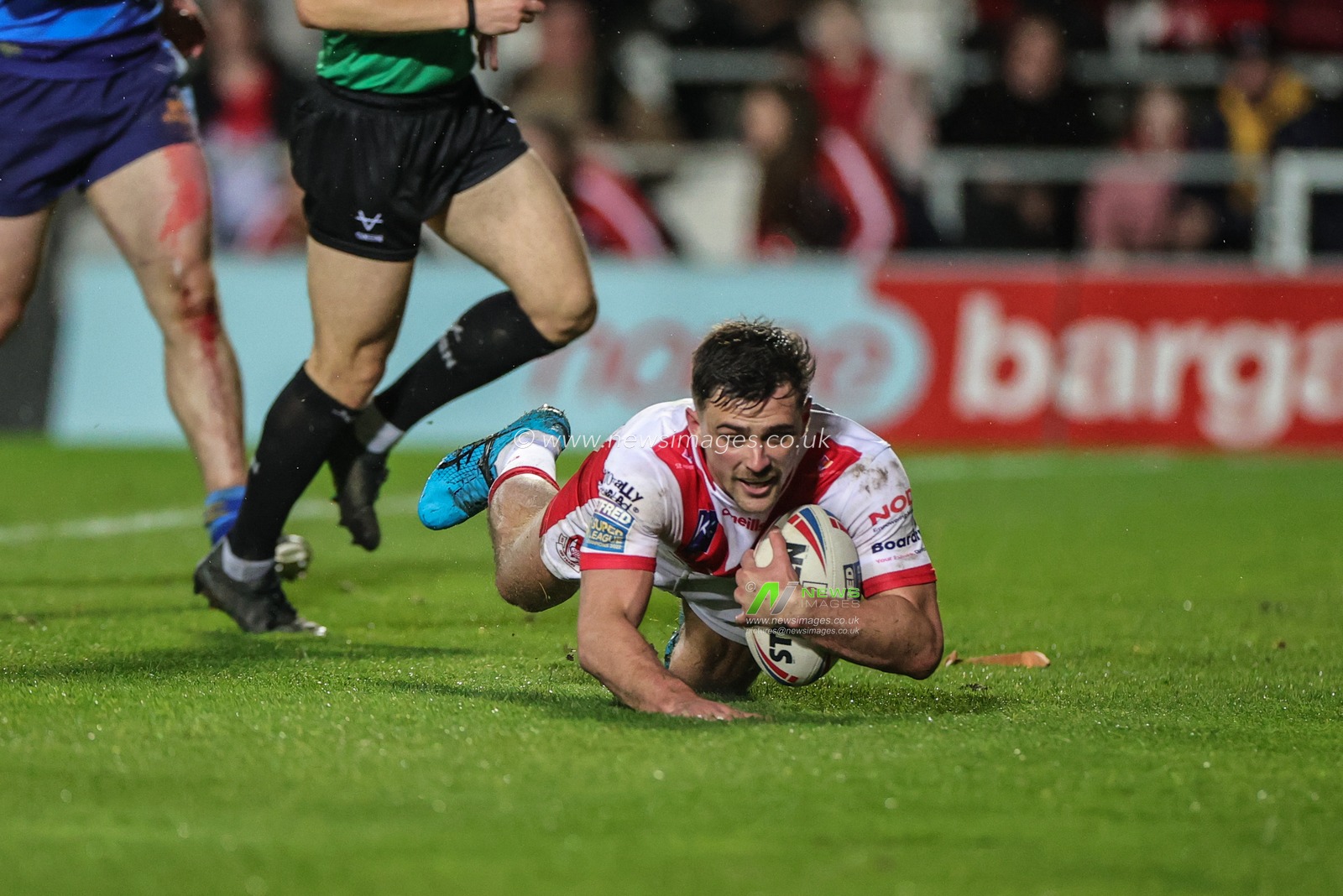 Lewis Dodd #7 of St Helens goes over for a try during the Betfred Super League Round 7 match St Helens vs Wakefield Trinity at Totally Wicked Stadium, St Helens, United Kingdom, 31st March 2023

(Photo by Mark Cosgrove/News Images)