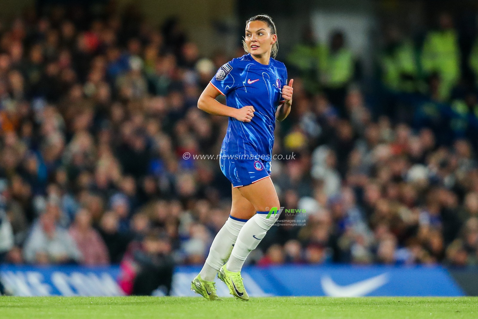 Johanna Rytting Kaneryd of Chelsea Women in action during the Barclays Women's Super League match Chelsea FC Women vs Manchester City Women at Stamford Bridge, London, United Kingdom, 16th November 2024

(Photo by Izzy Poles/News Images)