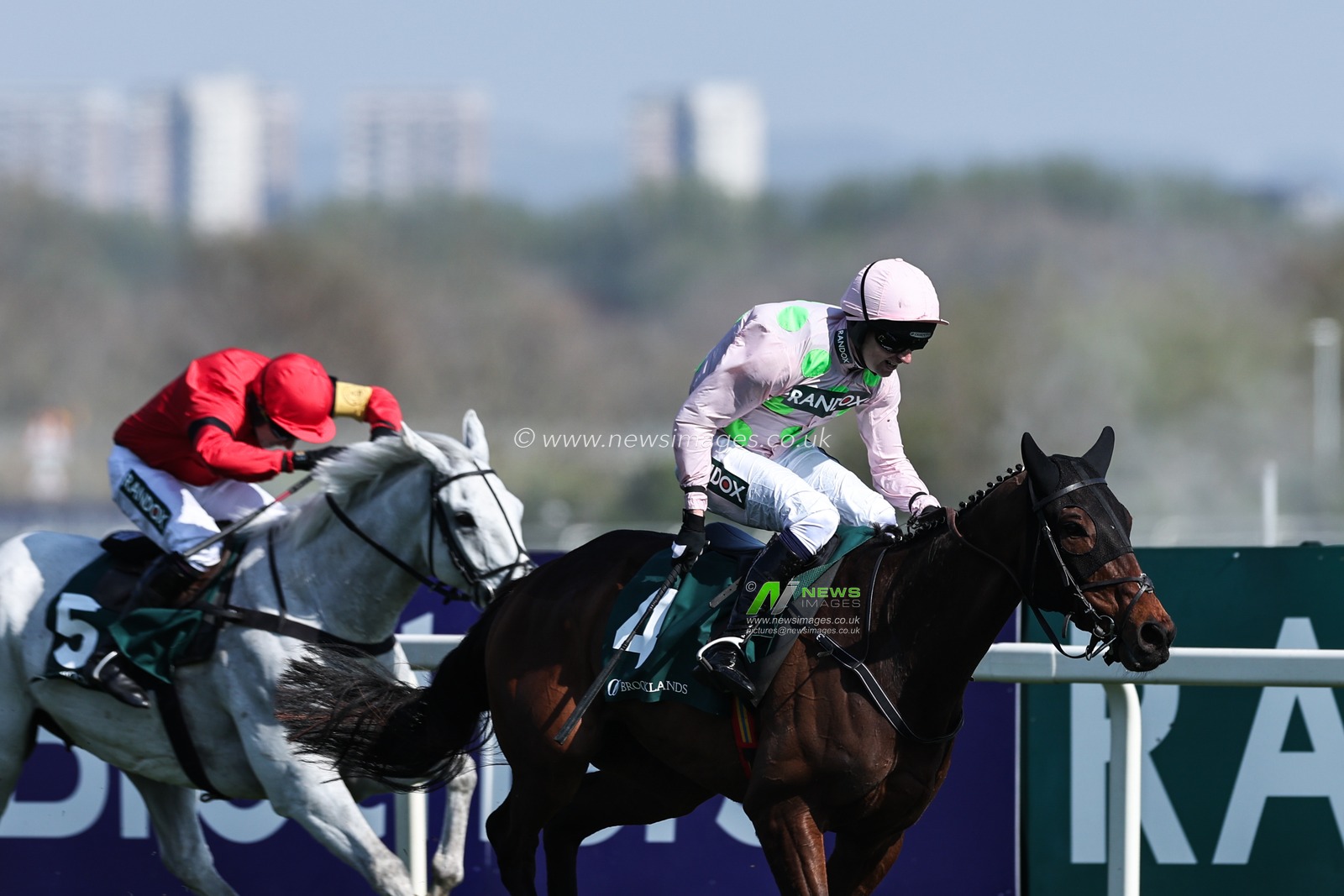 Gaelic Warrior ridden by Mr Patrick W Mullins closes down on the finish line in the Brooklands Golden Miller Chronograph Bowl Chase during the Randox Grand National 2025 Day 1 Opening Day at Aintree Racecourse, Liverpool, United Kingdom, 3rd April 2025

(Photo by Mark Cosgrove/News Images)