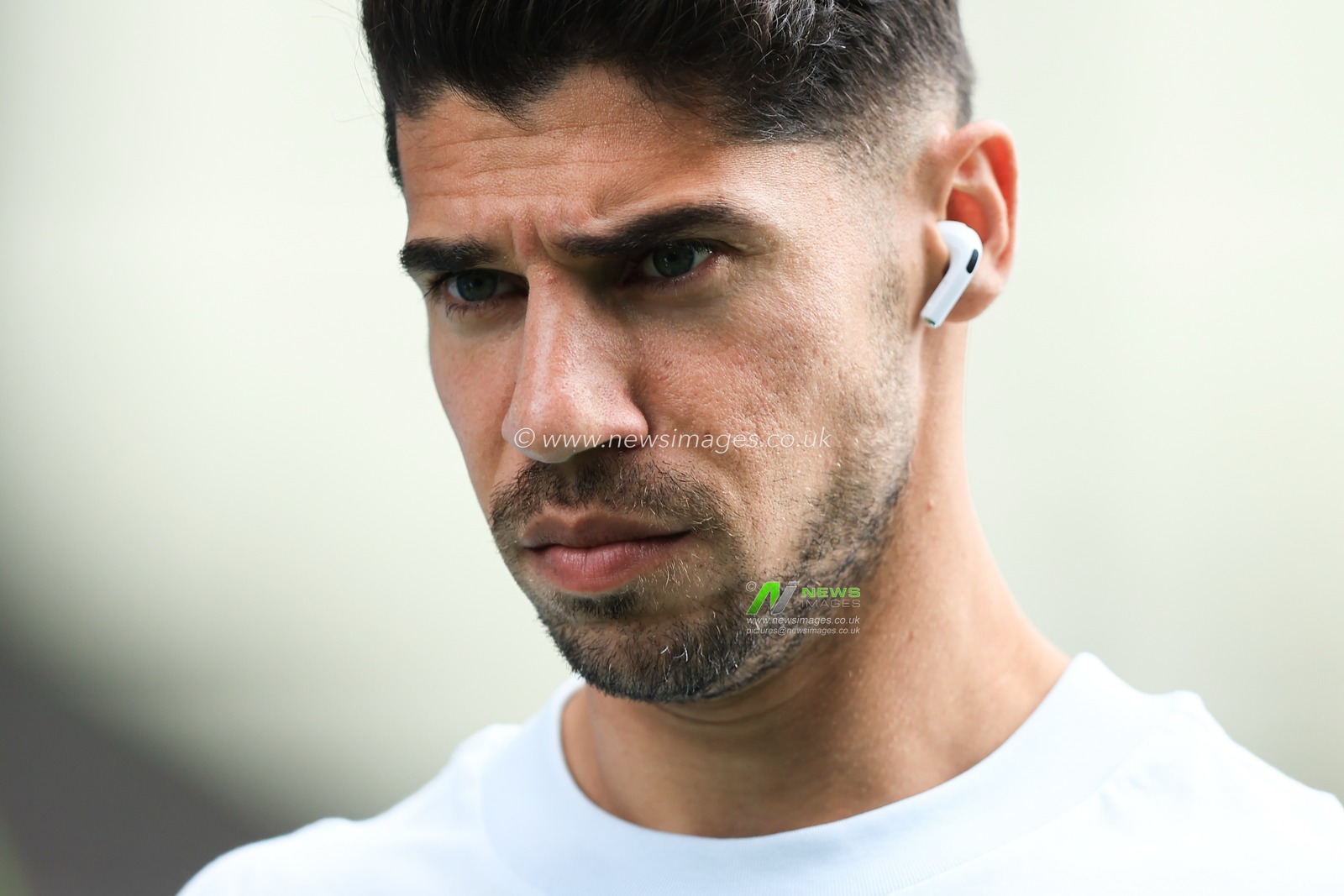 Manor Solomon of West Ham United arrives ahead of the Sky Bet Championship match Burnley vs West Ham United at Turf Moor, Burnley, United Kingdom on 16 August 2026

(Photo by Jorge Horsted/News Images)