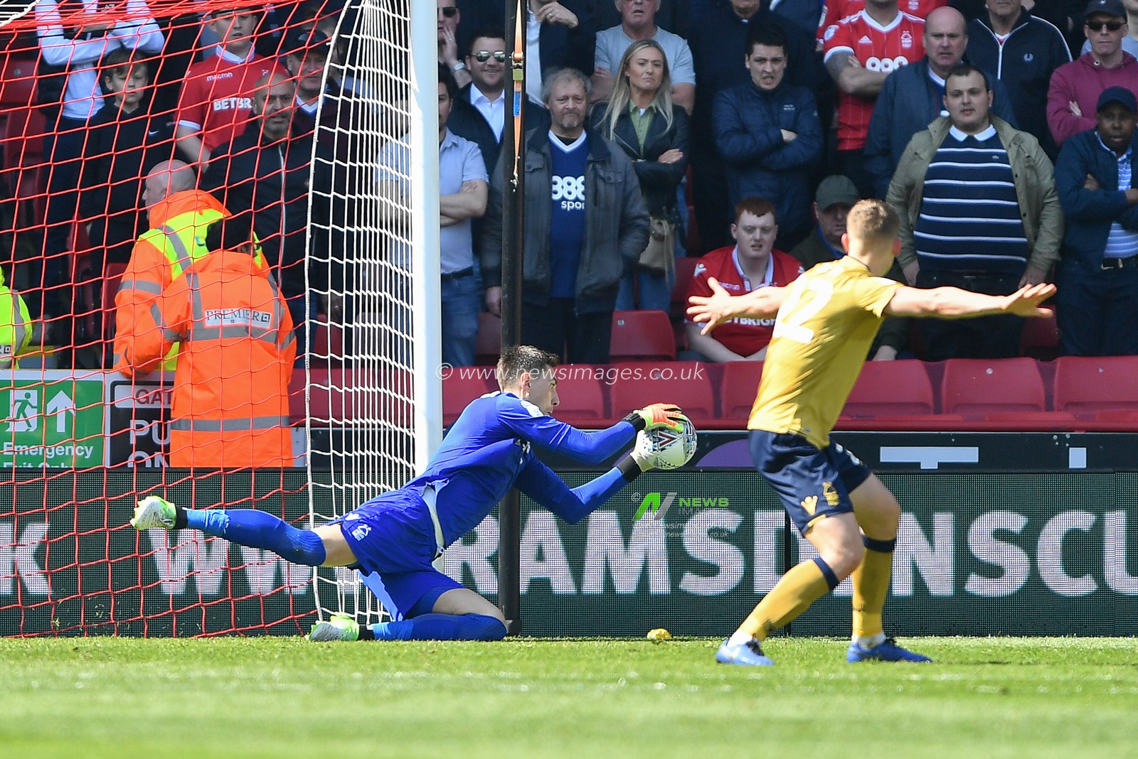 19th April 2019, Bramall Lane, Sheffield, England; Sky Bet Championship, Sheffield United vs Nottingham Forest ; Costel Pantilimon (1) of Nottingham Forest makes a save


Credit: Jon Hobley/News Images

English Football League images are subject to DataCo Licence