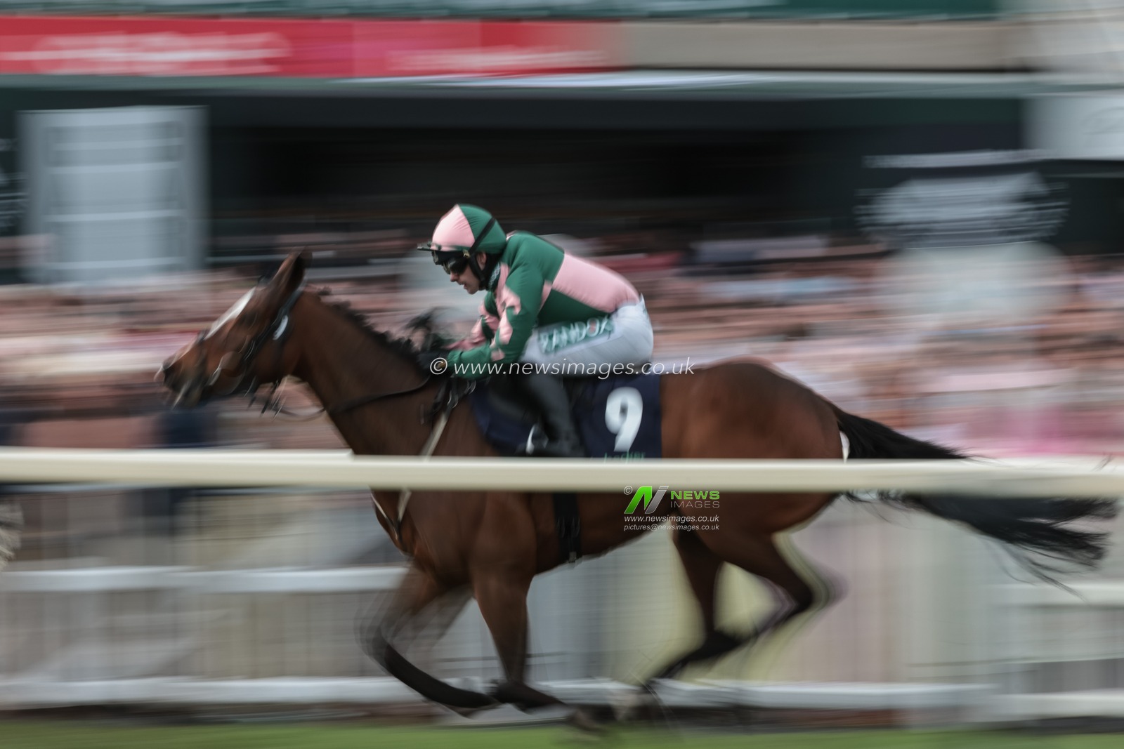 Zeus Power ridden by J. J. Slevin runs on to win the 16:40 Oddschecker Sefton Novices' Hurdle during the 2026 Randox Grand National Ladies Day at Aintree Racecourse, Aintree, United Kingdom on 10 April 2026

(Photo by Mark Cosgrove/News Images)