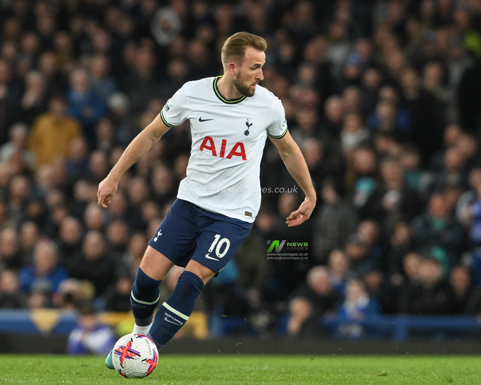 Harry Kane #10 of Tottenham Hotspur in action during the Premier League match Everton vs Tottenham Hotspur at Goodison Park, Liverpool, United Kingdom, 3rd April 2023

(Photo by Craig Thomas/News Images)