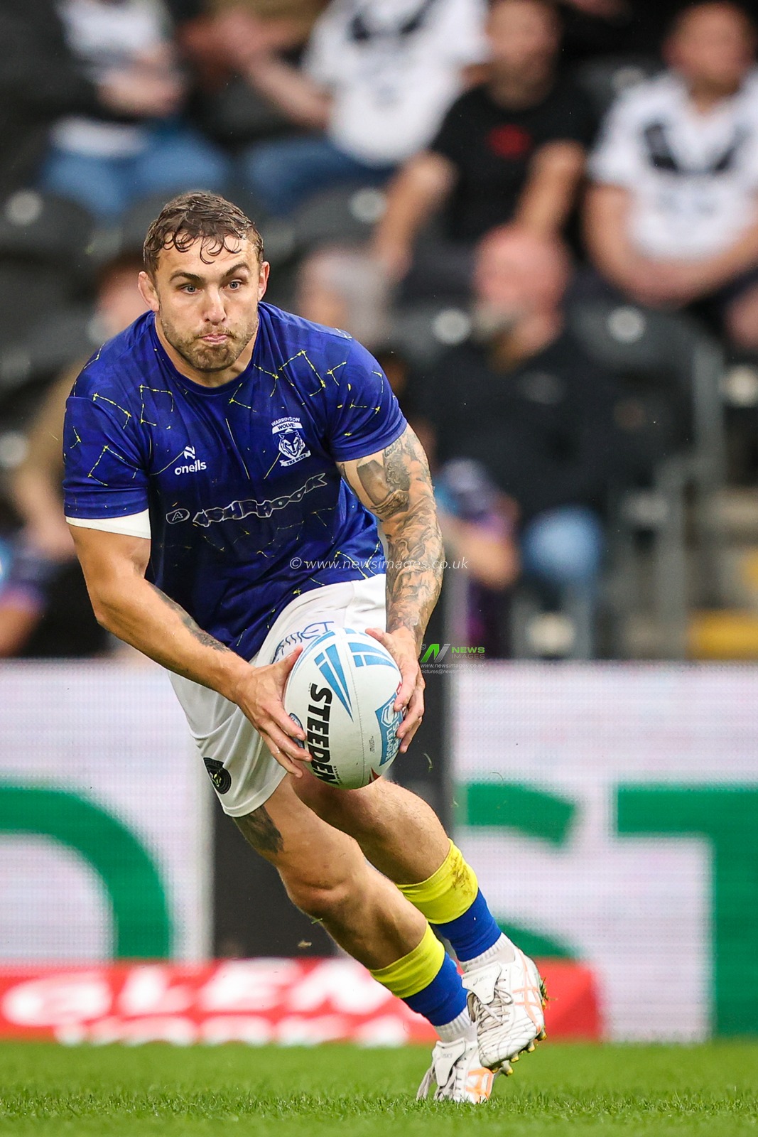 Sam Powell of Warrington Wolves in the pre-game warm up during the Betfred Super League round 25 match Hull FC vs Warrington Wolves at MKM Stadium, Hull, United Kingdom on 29 August 2026

(Photo by Alfie Cosgrove/News Images)