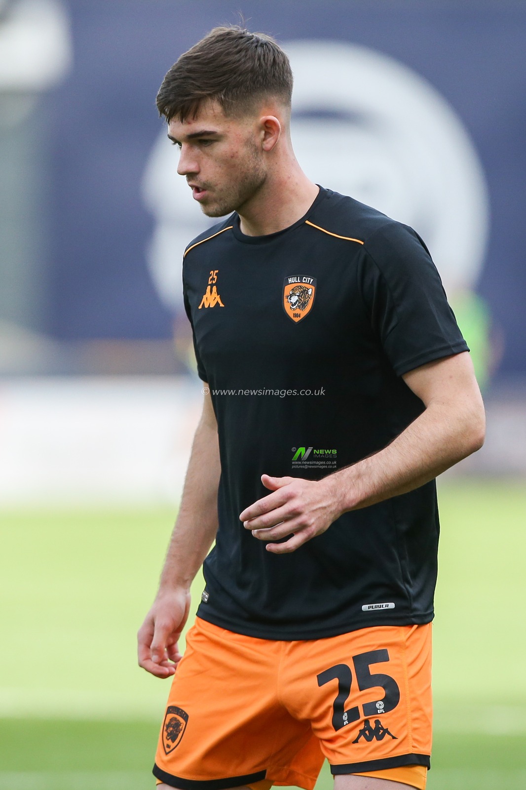 James Furlong #25 of Hull City warms up during the Sky Bet Championship match Millwall vs Hull City at The Den, London, United Kingdom, 7th October 2023

(Photo by Arron Gent/News Images)
