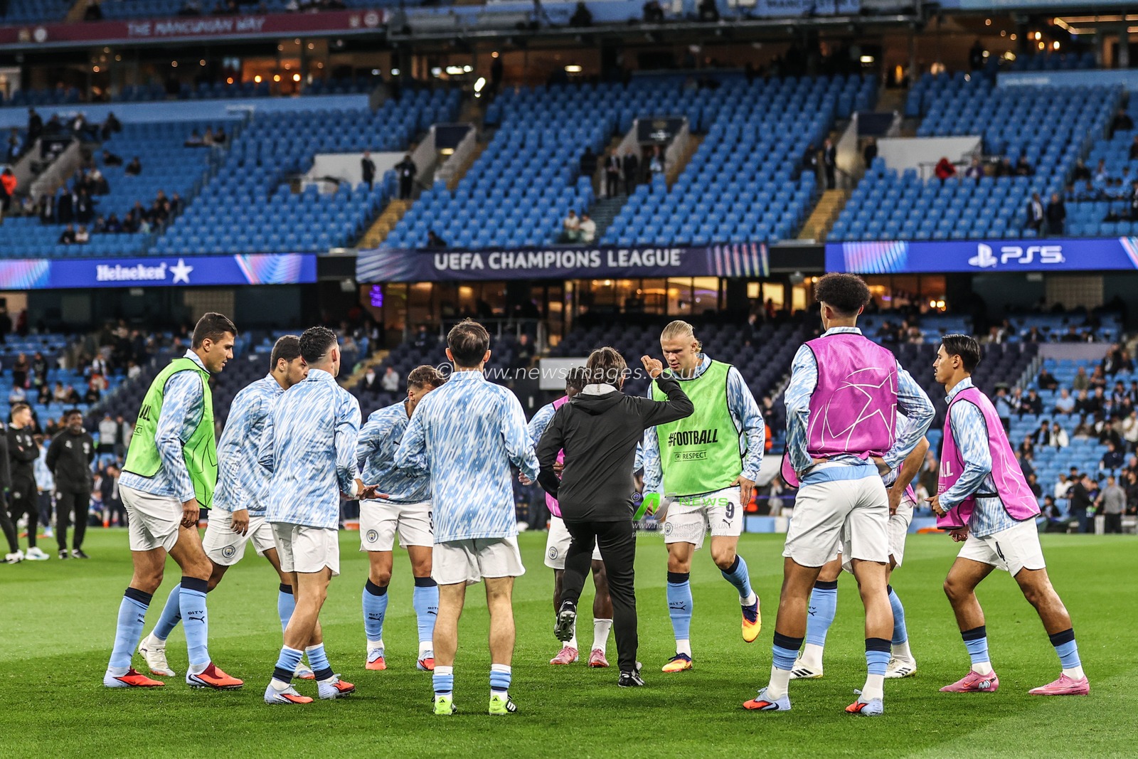 Manchester City players in the pregame warmup session during the UEFA Champions League 2025/26 Phase MD1 Manchester City vs Napoli League at The City of Manchester Stadium, Manchester, United Kingdom, 18th September 2025

(Photo by Alfie Cosgrove/News Images)