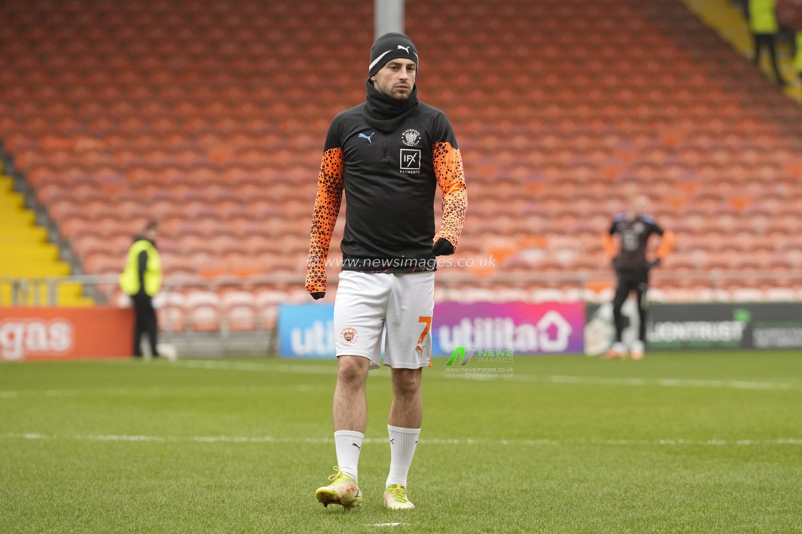 Owen Dale #7 of Blackpool warms up before the Sky Bet League 1 match Blackpool vs Bristol Rovers at Bloomfield Road, Blackpool, United Kingdom, 23rd December 2023

(Photo by Steve Flynn/News Images)
