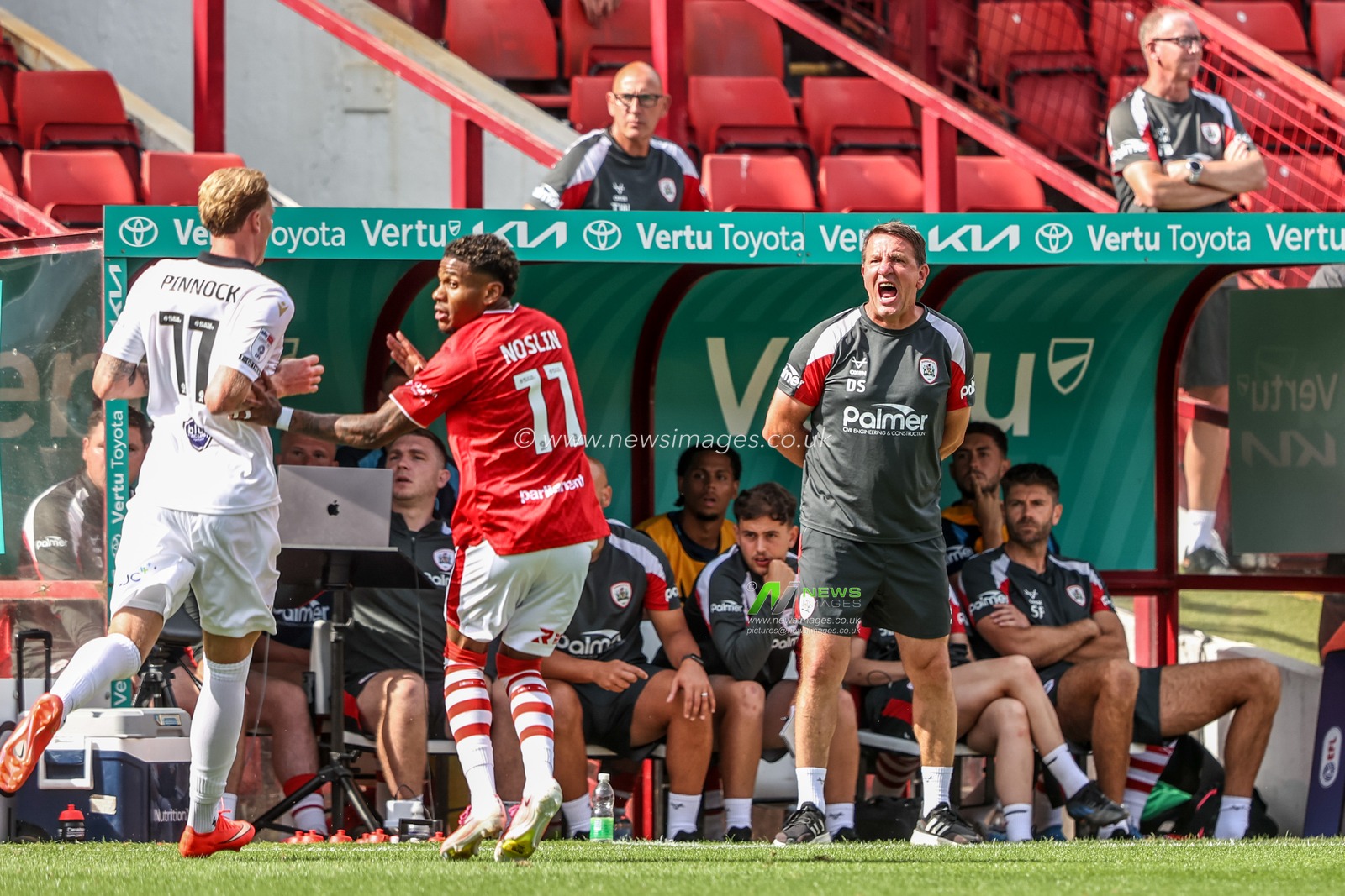 Daniel Stendel manager of Barnsley gives his team instructions during the Sky Bet League One match Barnsley vs Bromley at Oakwell, Barnsley, United Kingdom on 15 August 2026

(Photo by Alfie Cosgrove/News Images)