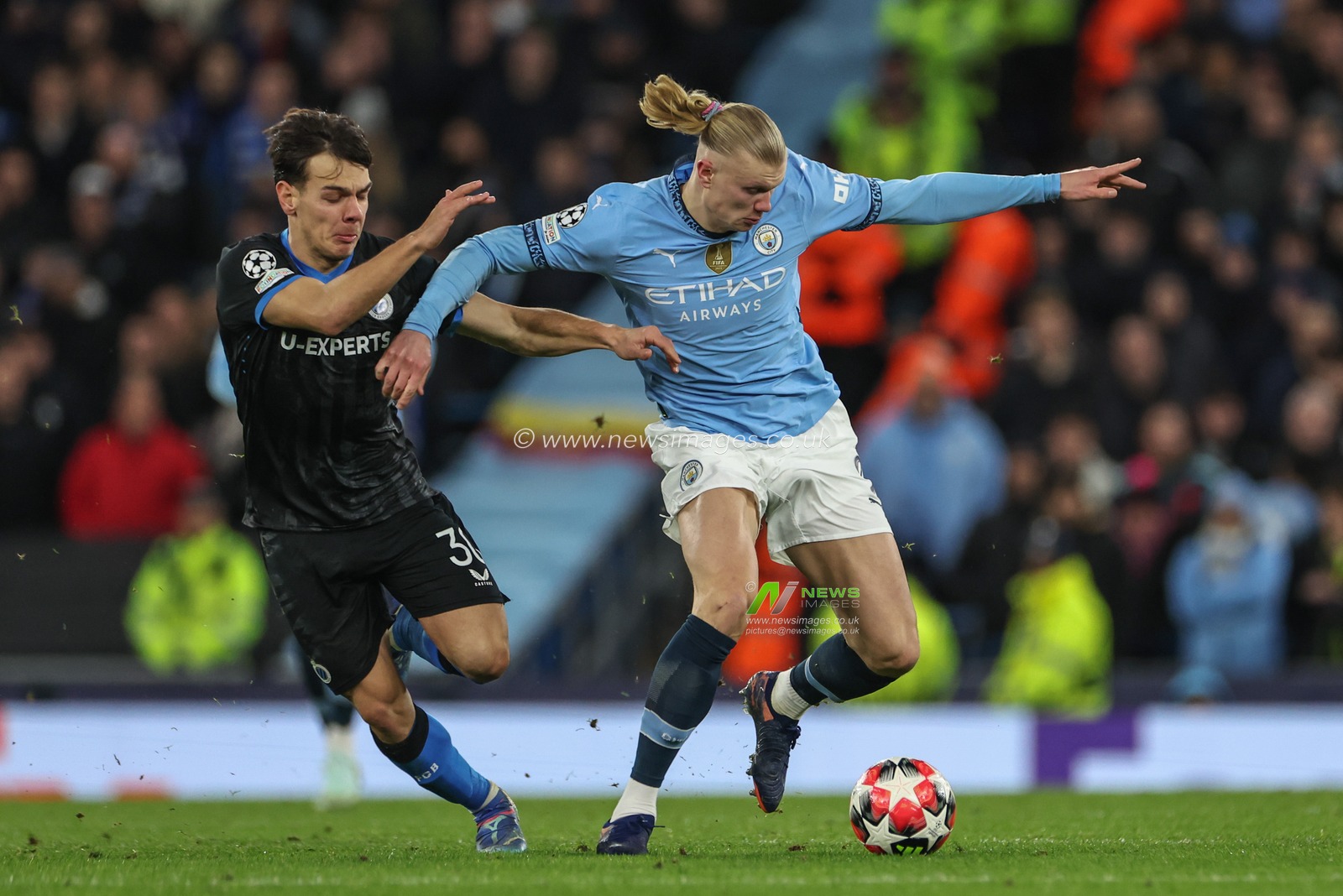 Erling Haaland of Manchester City and Ardon Jashari of Club Brugge battle for the ball during the UEFA Champions League Matchday 8 of 8 Manchester City vs Club Brugge at Etihad Stadium, Manchester, United Kingdom, 29th January 2025

(Photo by Mark Cosgrove/News Images)