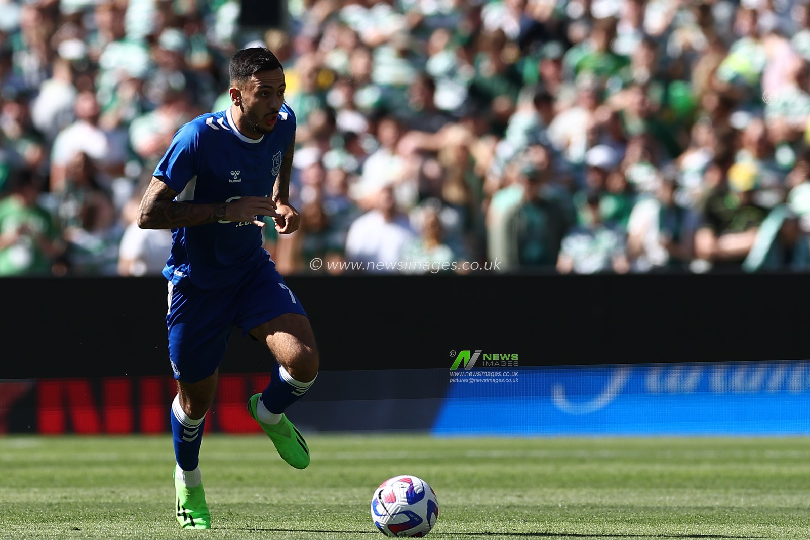 Dwight McNeil of Everton  during the Sydney Super Cup match Celtic vs Everton at Accor Stadium, Sydney, Australia, 20th November 2022

(Photo by Patrick Hoelscher/News Images)