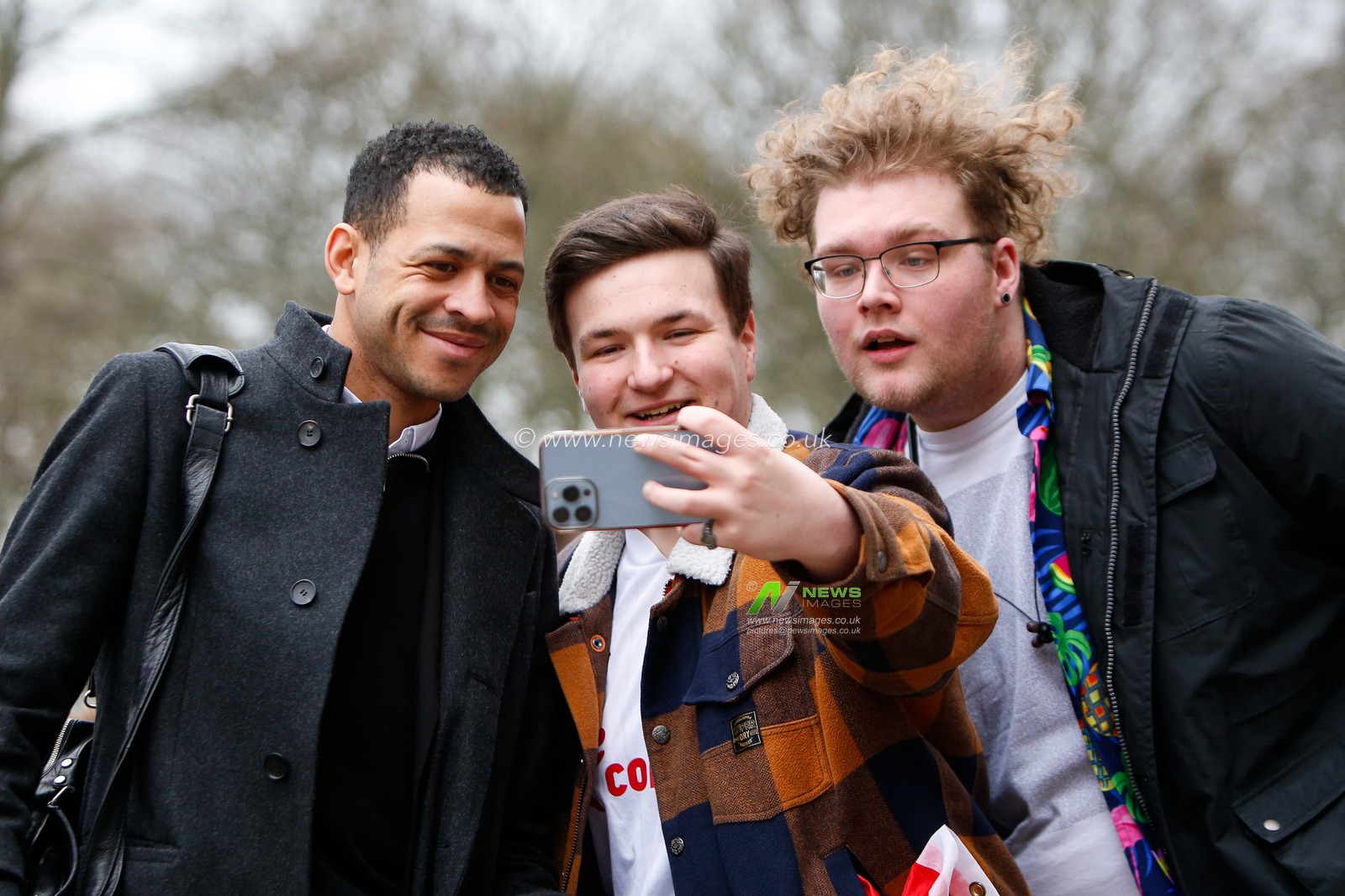 Liam Rosenior manager of Hull City has a selfie with fans before the Sky Bet Championship match Hull City vs Preston North End at MKM Stadium, Hull, United Kingdom, 18th February 2023

(Photo by Ben Early/News Images)