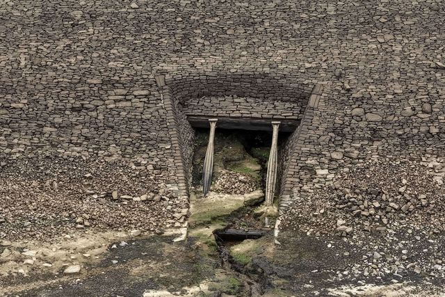Woodhead Reservoir walter levels drop to one of the lowest points in recent times as grass and other plants start to grow on the Reservoir silt bed at Woodhead, Glossop, United Kingdom, 31st July 2025

(Photo by Mark Cosgrove/News Images)