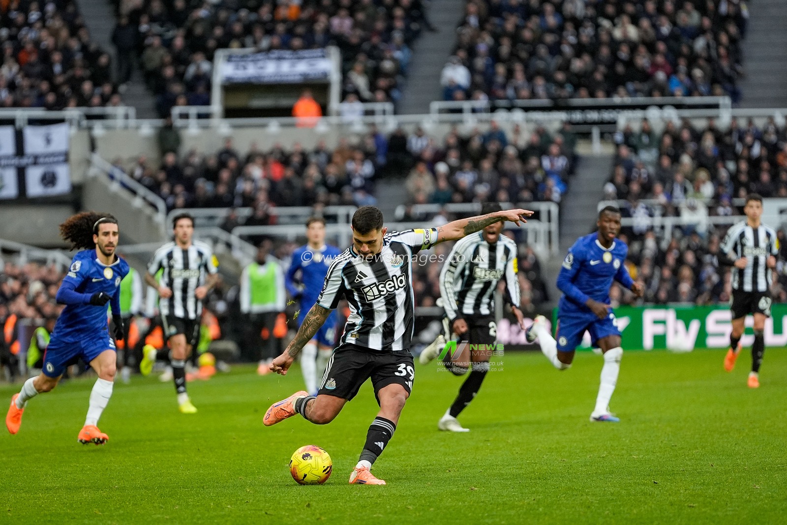 Bruno Guimaraes of Newcastle United crosses the ball during the Premier League match Newcastle United vs Chelsea at St. James's Park, Newcastle, United Kingdom, 20th December 2025

(Photo by Maynard Manyowa/News Images)

*** GER AUT SUI OUT ***