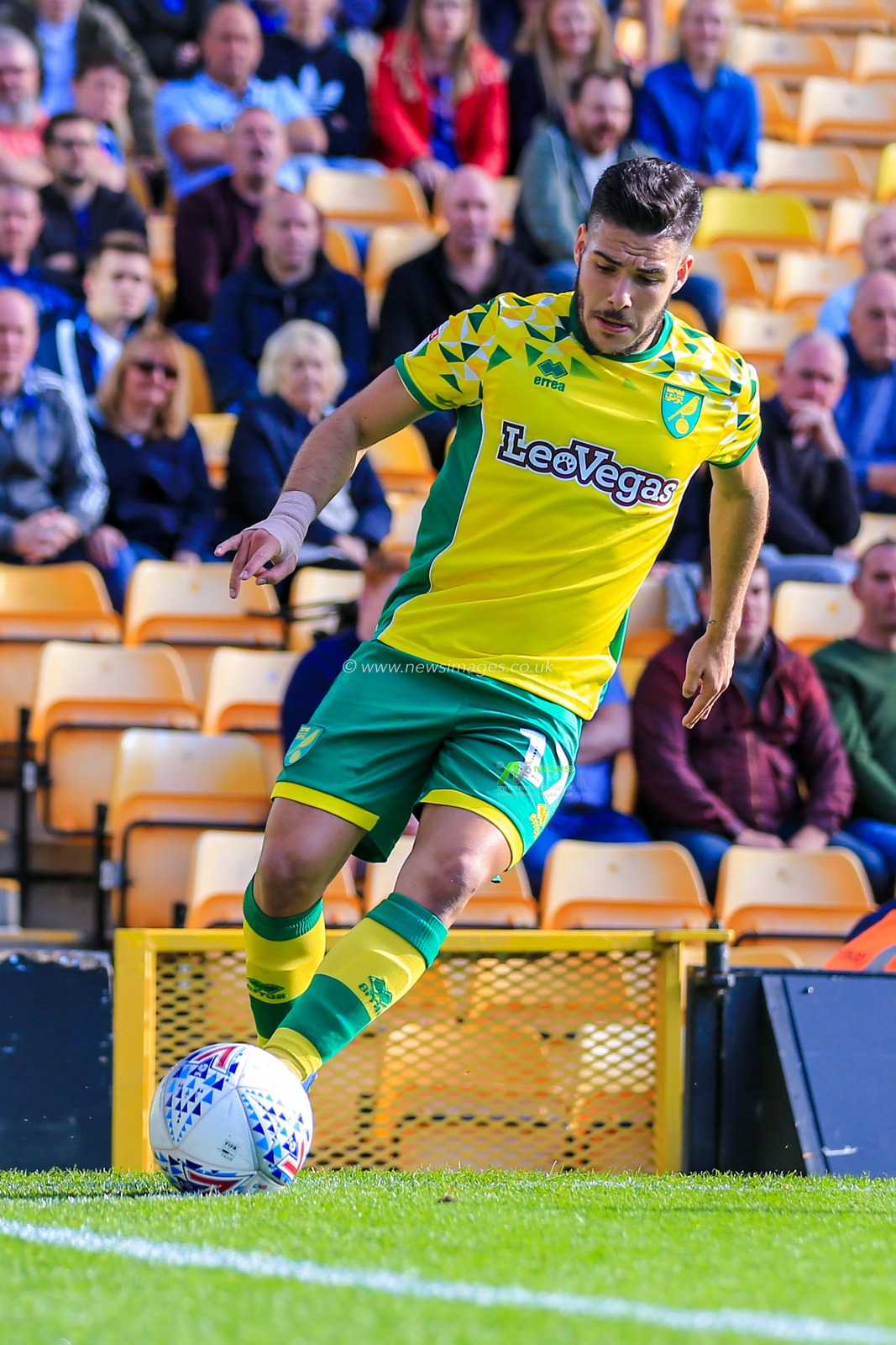 29th September 2018, Carrow Road, Norfolk, England; Sky Bet Championship, Norwich City v Wigan Athletic ; Emiliano Buendia (17) of Norwich City on the ball.

Credit:   Georgie Kerr/News Images

English Football League images are subject to DataCo Licence
