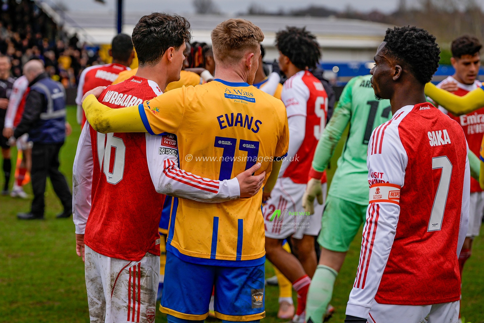 Will Evans of Mansfield Town and Christian Nørgaard of Arsenal during the Emirates FA Cup fifth round match Mansfield Town vs Arsenal at One Call Stadium, Mansfield, United Kingdom on 07 March 2026

(Photo by Maynard Manyowa/News Images)
