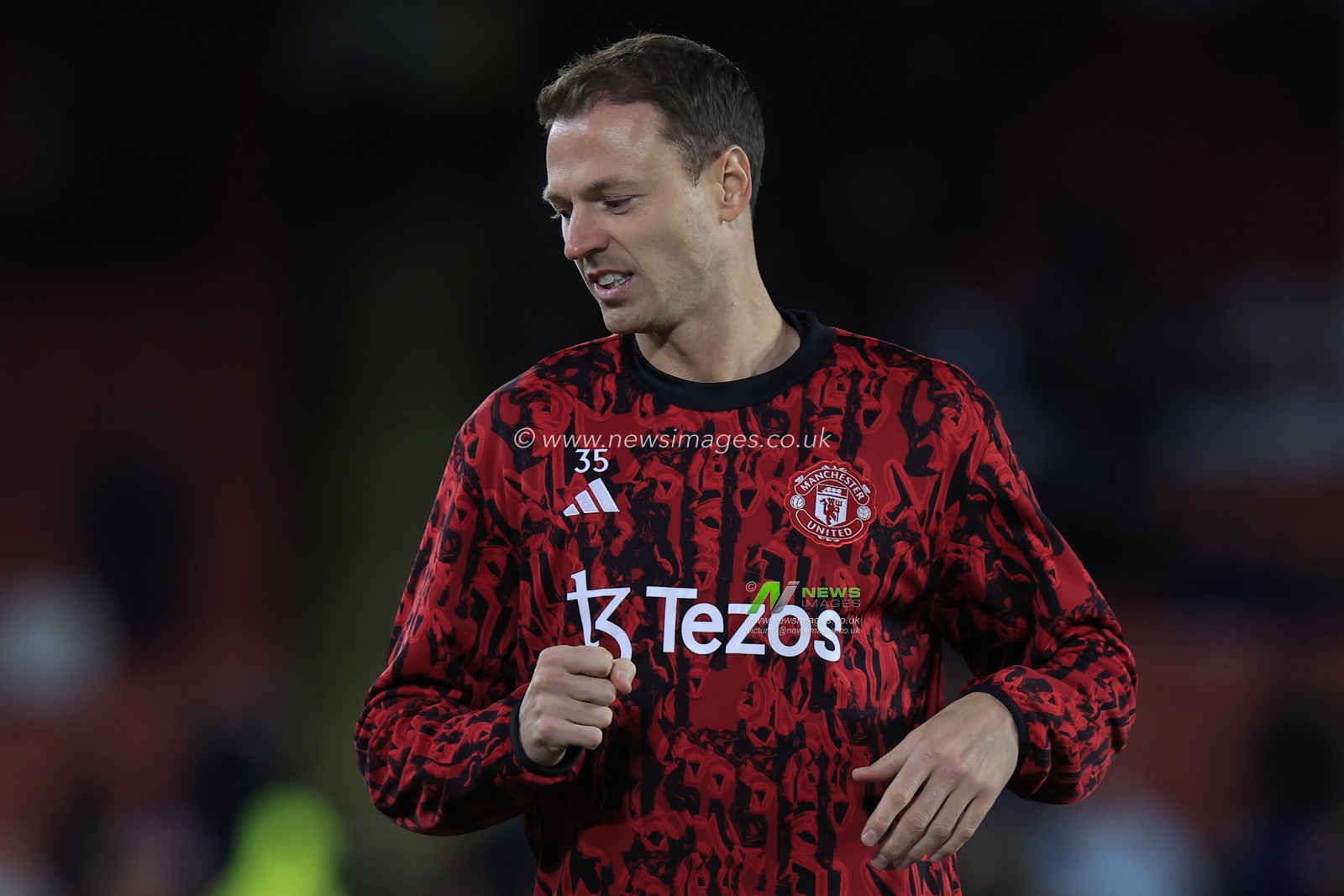 Jonny Evans #35 of Manchester United warms up for the game ahead of the Premier League match Sheffield United vs Manchester United at Bramall Lane, Sheffield, United Kingdom, 21st October 2023

(Photo by Conor Molloy/News Images)