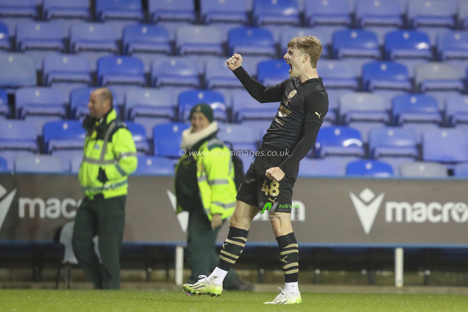 Luca Connell #48 of Barnsley celebrates his teams win after the Sky Bet League 1 match Reading vs Barnsley at Select Car Leasing Stadium, Reading, United Kingdom, 9th December 2023

(Photo by Gareth Evans/News Images)