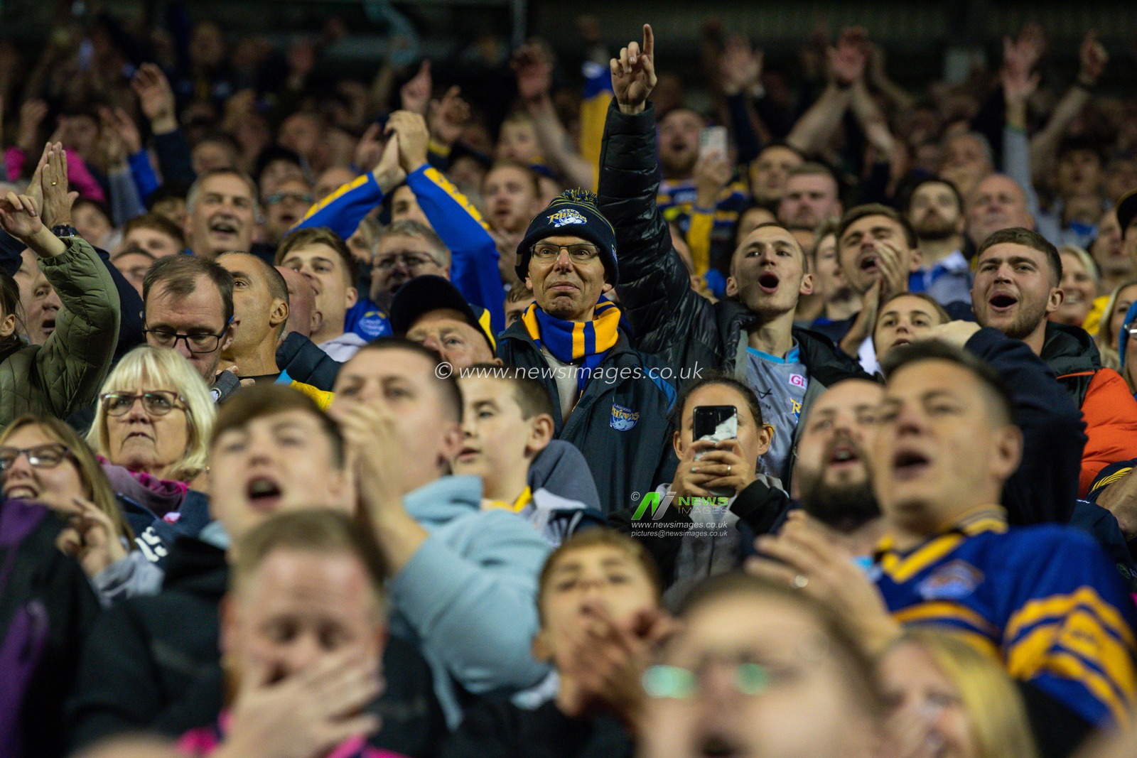Leeds fans celebrate at the end of the Betfred Super League match Wigan Warriors vs Leeds Rhinos at DW Stadium, Wigan, United Kingdom, 16th September 2022

(Photo by Craig Thomas/News Images)