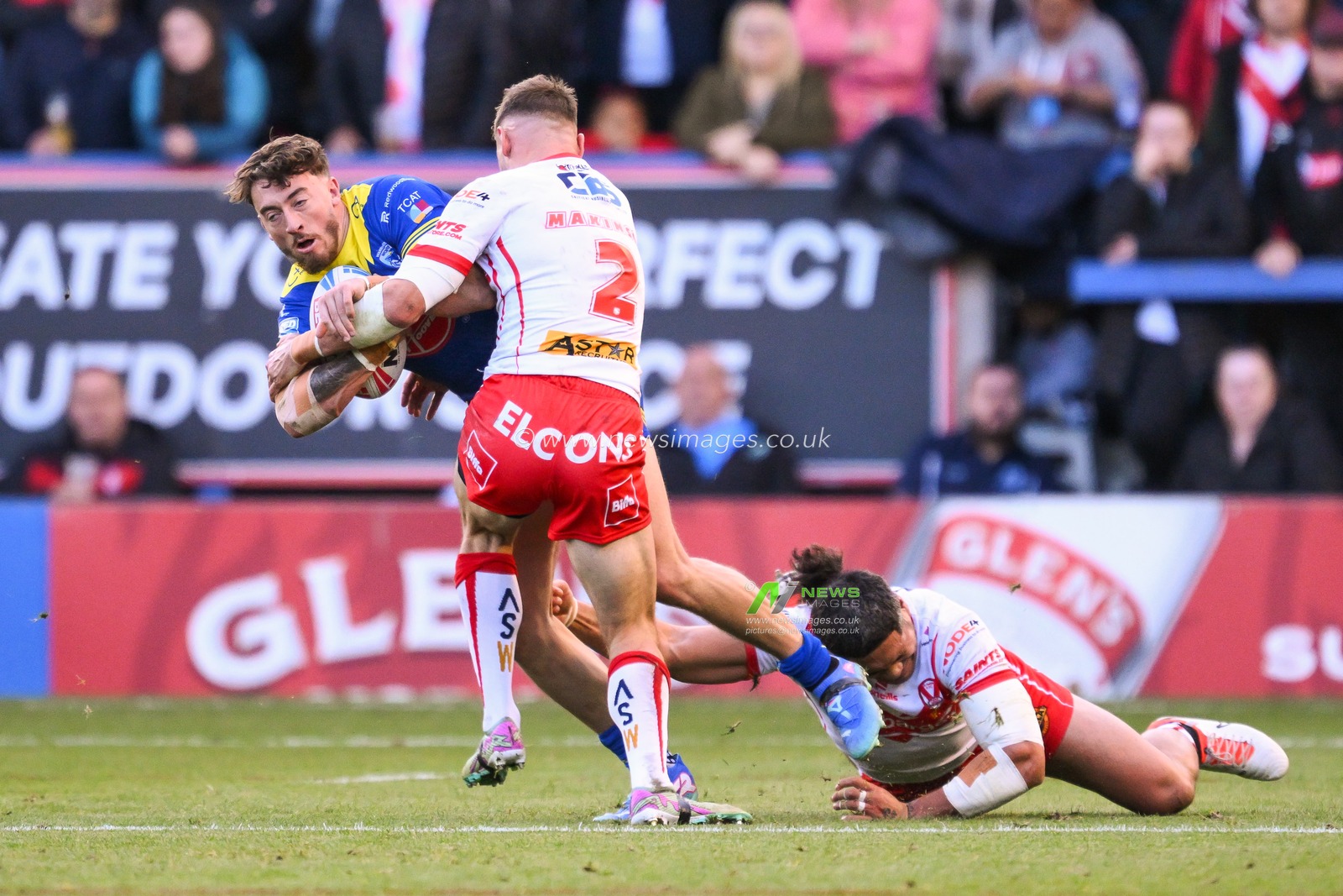 Matty Ashton of Warrington Wolves is tackled by Tommy Makinson of St. Helens during the Betfred Super League play-off Eliminator 2 Warrington Wolves v St Helens at Halliwell Jones Stadium, Warrington, United Kingdom, 28th September 2024

(Photo by Craig Thomas/News Images)