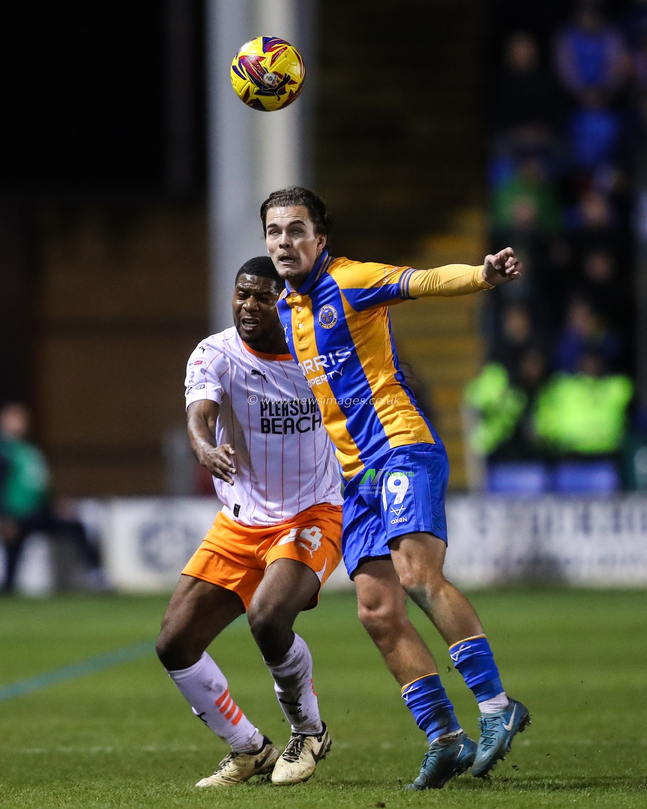 Odeluga Offiah of Blackpool and Leo Castledine of Shrewsbury Town battle for the ball during the Sky Bet League 1 match Shrewsbury Town vs Blackpool at Croud Meadow, Shrewsbury, United Kingdom, 4th December 2024

(Photo by Gareth Evans/News Images)