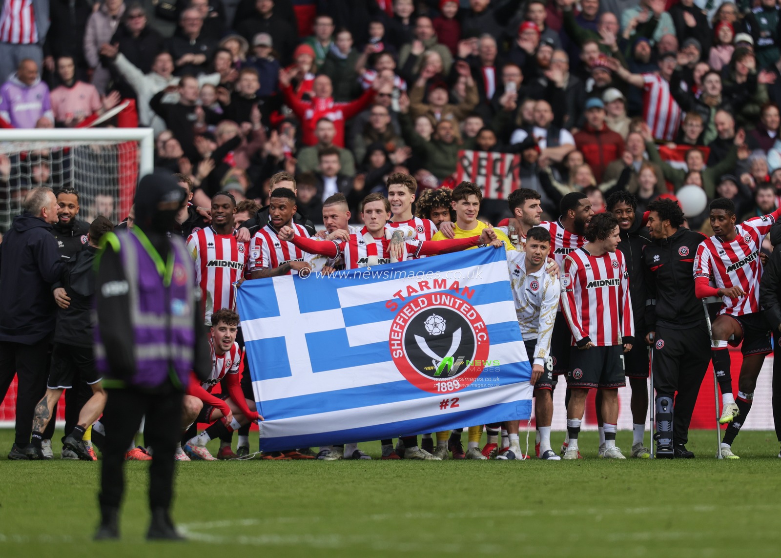 Sheffield United celebrate their win during the Sky Bet Championship match Sheffield United vs Sheffield Wednesday at Bramall Lane, Sheffield, United Kingdom on 22 February 2026

(Photo by Richard Bierton/News Images)