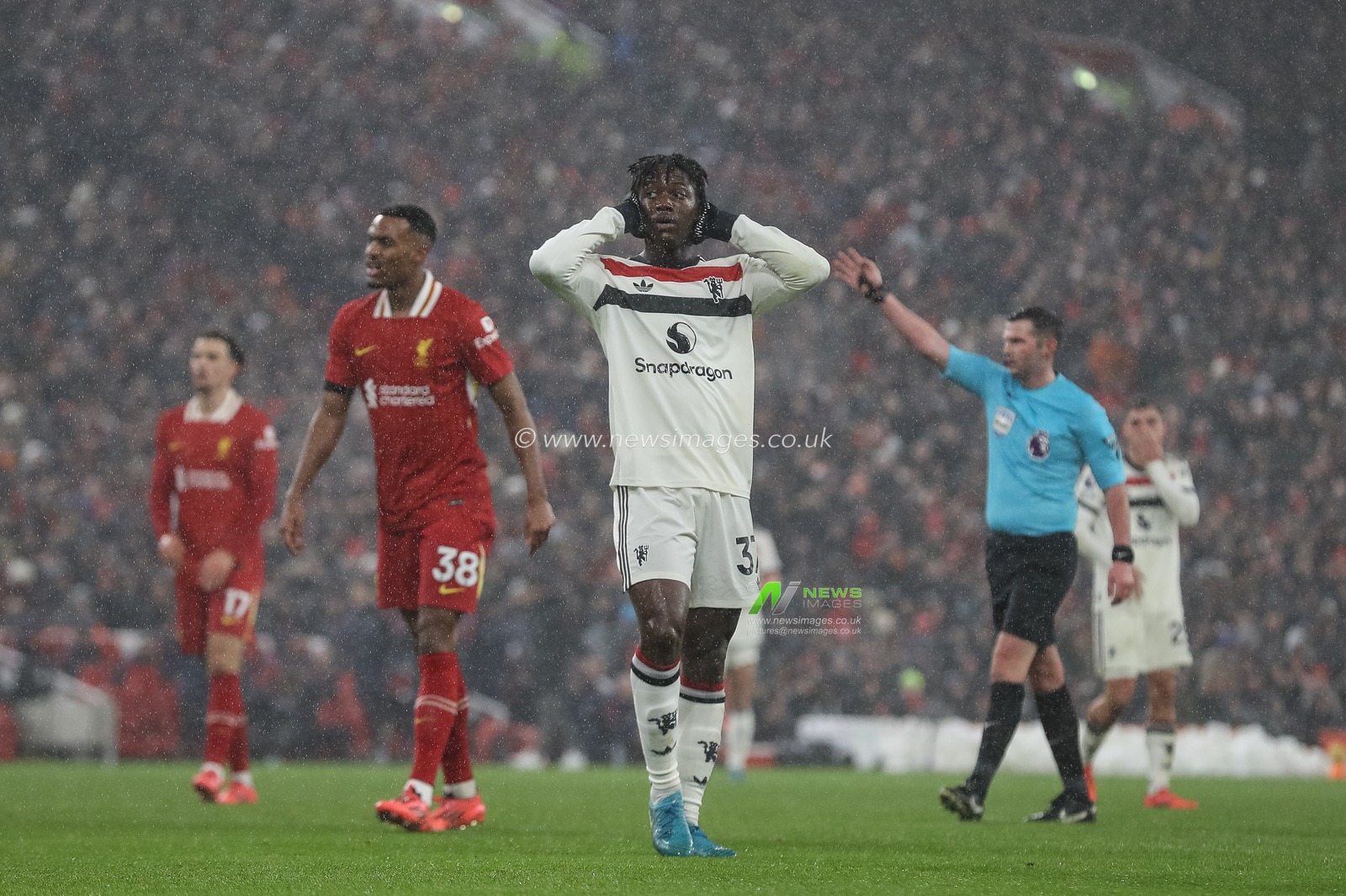 Kobbie Mainoo of Manchester United reacts after a missed chance on goal during the Premier League match Liverpool vs Manchester United at Anfield, Liverpool, United Kingdom, 5th January 2025

(Photo by Gareth Evans/News Images)