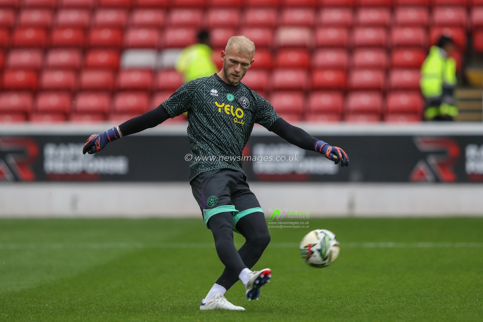 Adam Davies of Sheffield United in the pregame warmup session during the Carabao Cup match Barnsley vs Sheffield United at Oakwell, Barnsley, United Kingdom, 27th August 2024

(Photo by Alfie Cosgrove/News Images)