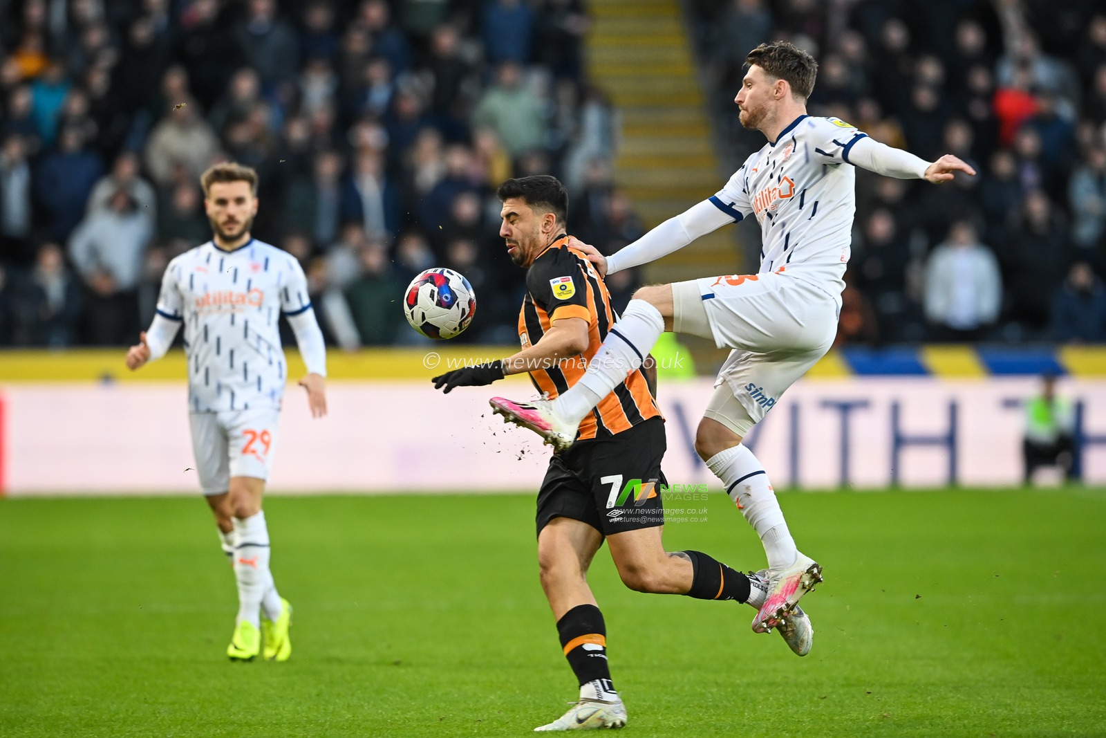 Ozan Tufan #7 of Hull City and James Husband #3 of Blackpool battle for the ball during the Sky Bet Championship match Hull City vs Blackpool at MKM Stadium, Hull, United Kingdom, 26th December 2022

(Photo by Craig Thomas/News Images)