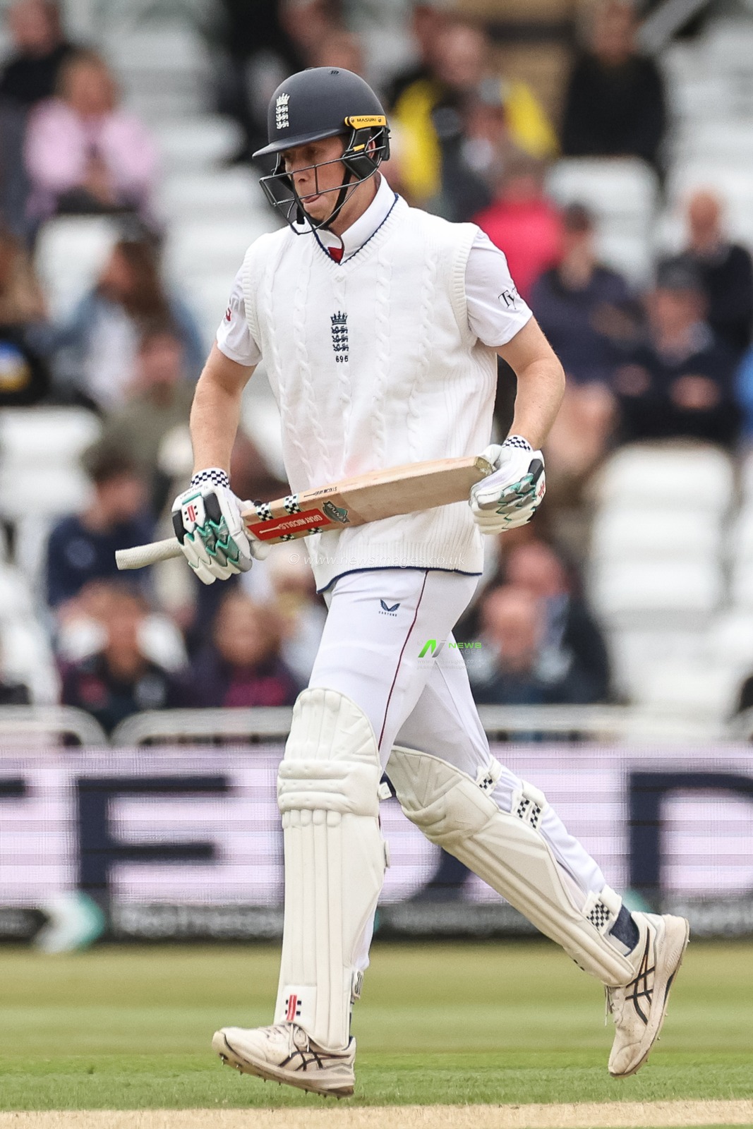 Zak Crawley of England makes one run during the Rothesay Test Match Day 1 England vs Zimbabwe at Trent Bridge, Nottingham, United Kingdom, 22nd May 2025

(Photo by Mark Cosgrove/News Images)