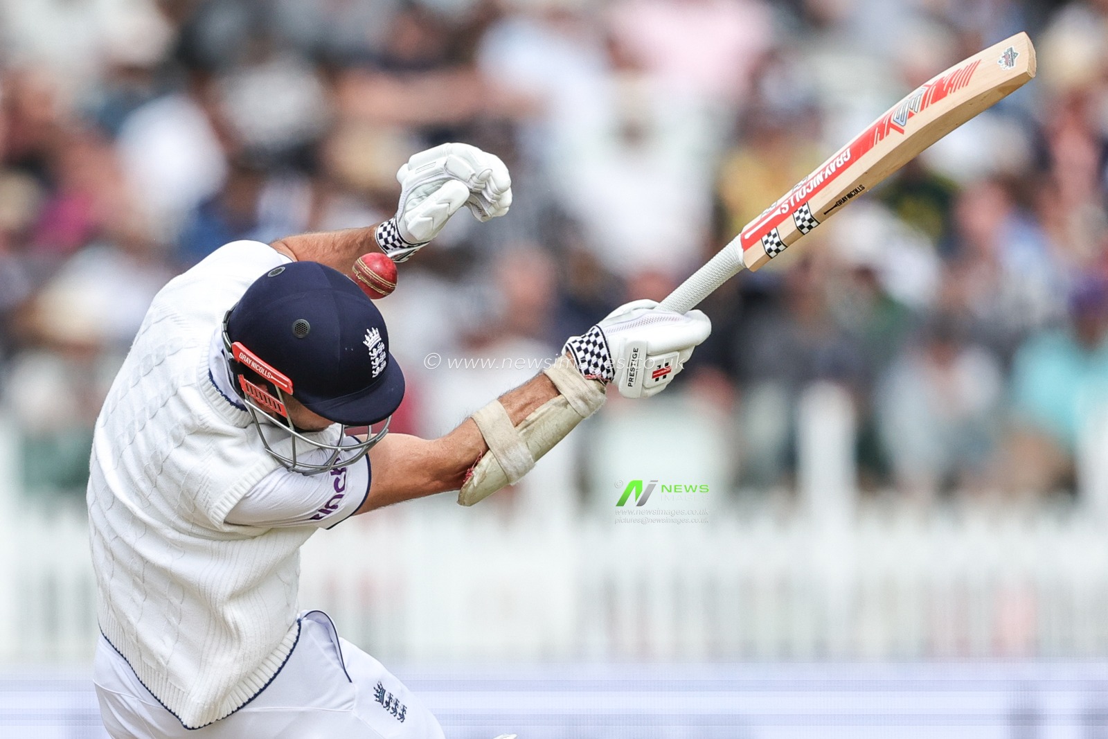 James Anderson of England gets hit on the head with the ball during the LV= Insurance Ashes Test Series Second Test Day 5 England v Australia at Lords, London, United Kingdom, 2nd July 2023

(Photo by Mark Cosgrove/News Images)
