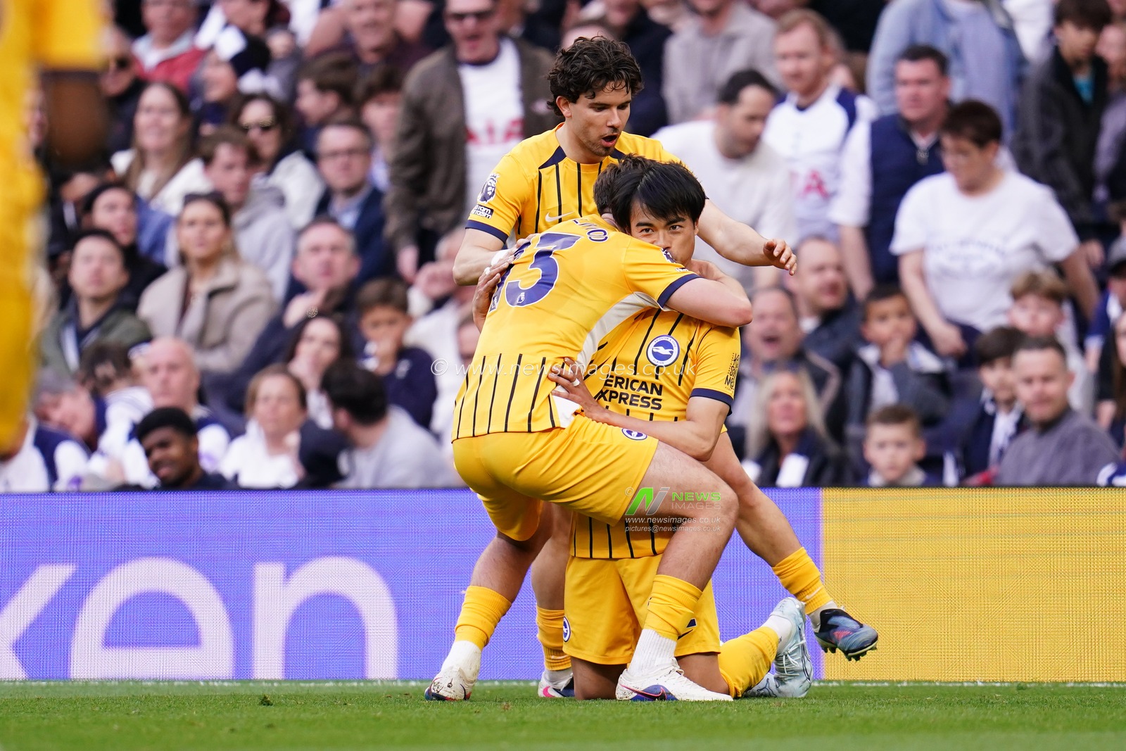 Kaoru Mitoma of Brighton & Hove Albion celebrates his goal during the Premier League match Tottenham Hotspur vs Brighton & Hove Albion at Tottenham Hotspur Stadium, London, United Kingdom on 18 April 2026

(Photo by Harvey Murphy/News Images)