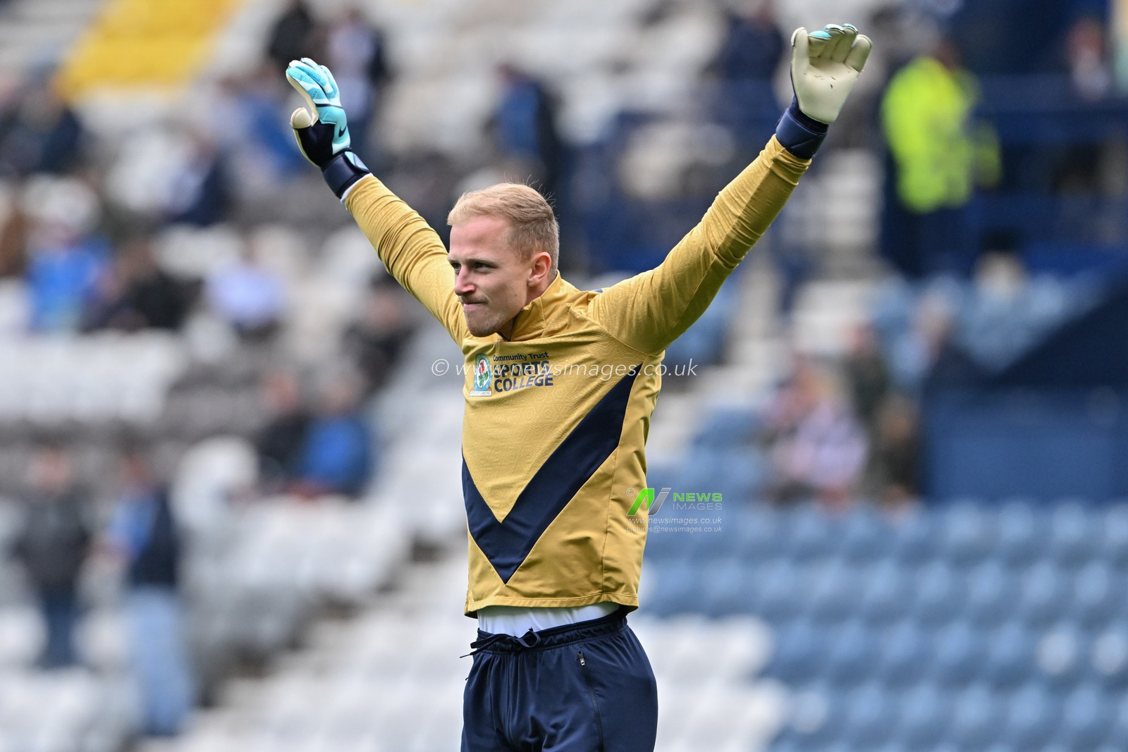 Aynsley Pears of Blackburn Rovers warms up ahead of the Sky Bet Championship match Preston North End vs Blackburn Rovers at Deepdale, Preston, United Kingdom, 22nd September 2024

(Photo by Cody Froggatt/News Images)