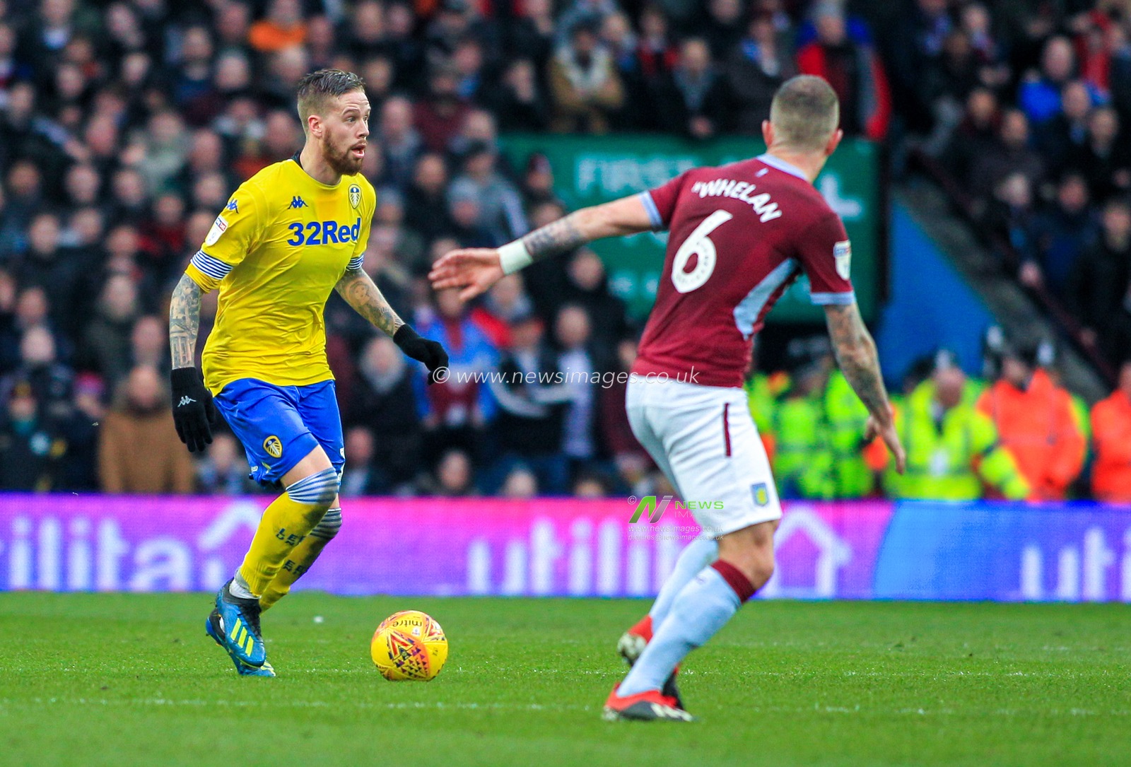 23rd December 2018, Villa Park, Birmingham, England ; Sky Bet Championship, Aston Villa vs Leeds United : 
Pontus Jansson (18) of Leeds Utd with the ball in midfield
Credit: Craig Milner/News Images

English Football League images are subject to DataCo Licence