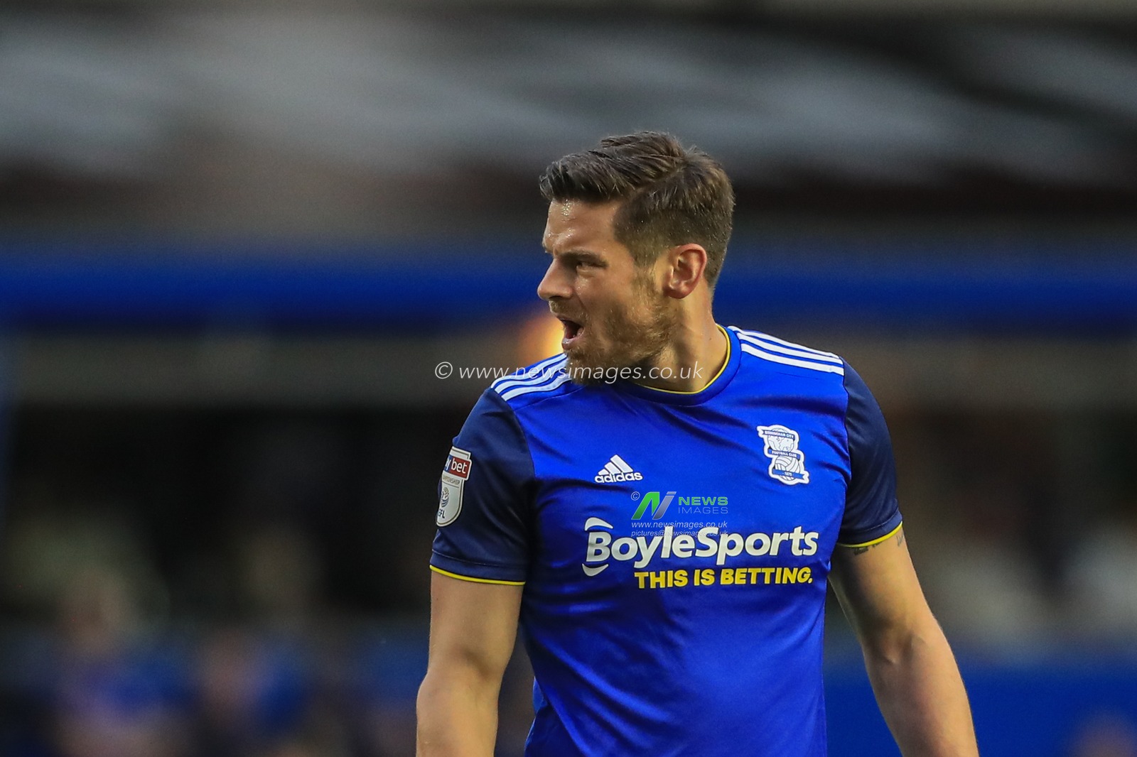 20th August 2019, St Andrew's, Birmingham, England; Sky Bet EFL Championship Football, Birmingham City vs Barnsley ; Lukas Jutkiewicz (10) of Birmingham City looks tho the linesman as he gives a foul 

Credit: Mark Cosgrove/News Images


English Football League images are subject to DataCo Licence