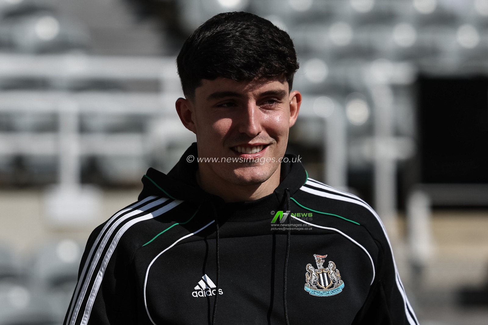 Tino Livramento of Newcastle United arrives during the Premier League match Newcastle United vs Chelsea at St. James's Park, Newcastle, United Kingdom, 11th May 2025

(Photo by Mark Cosgrove/News Images)