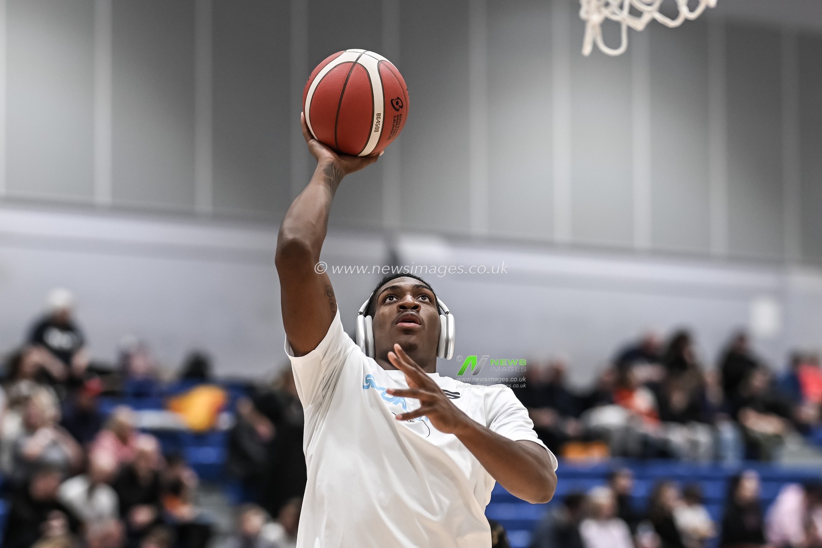 Saiquan Jamison of Surrey Scorchers during pre match warm ups ahead of the British Basketball Championship match Cheshire Phoenix vs Surrey Scorchers at Ellesmere Port Sports Village, Ellesmere Port, United Kingdom, 19th November 2023

(Photo by Craig Thomas/News Images)
