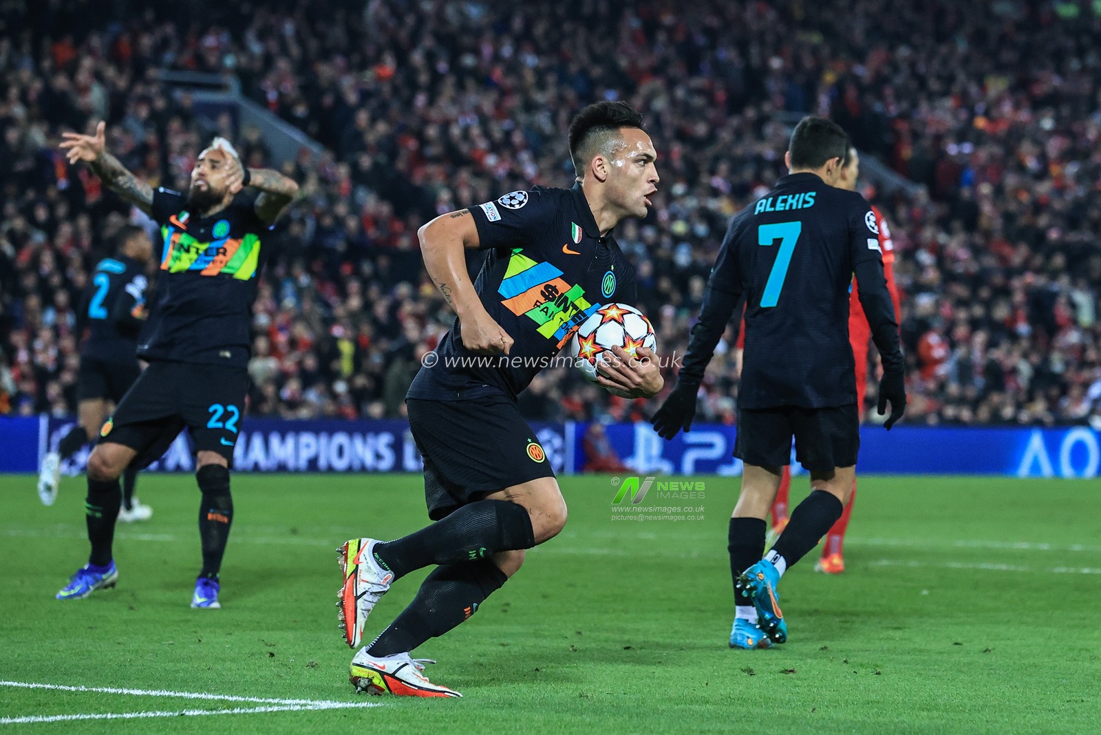 Lautaro MartÃ­nez #10 of Inter Milan celebrates his goal to make it 0-1