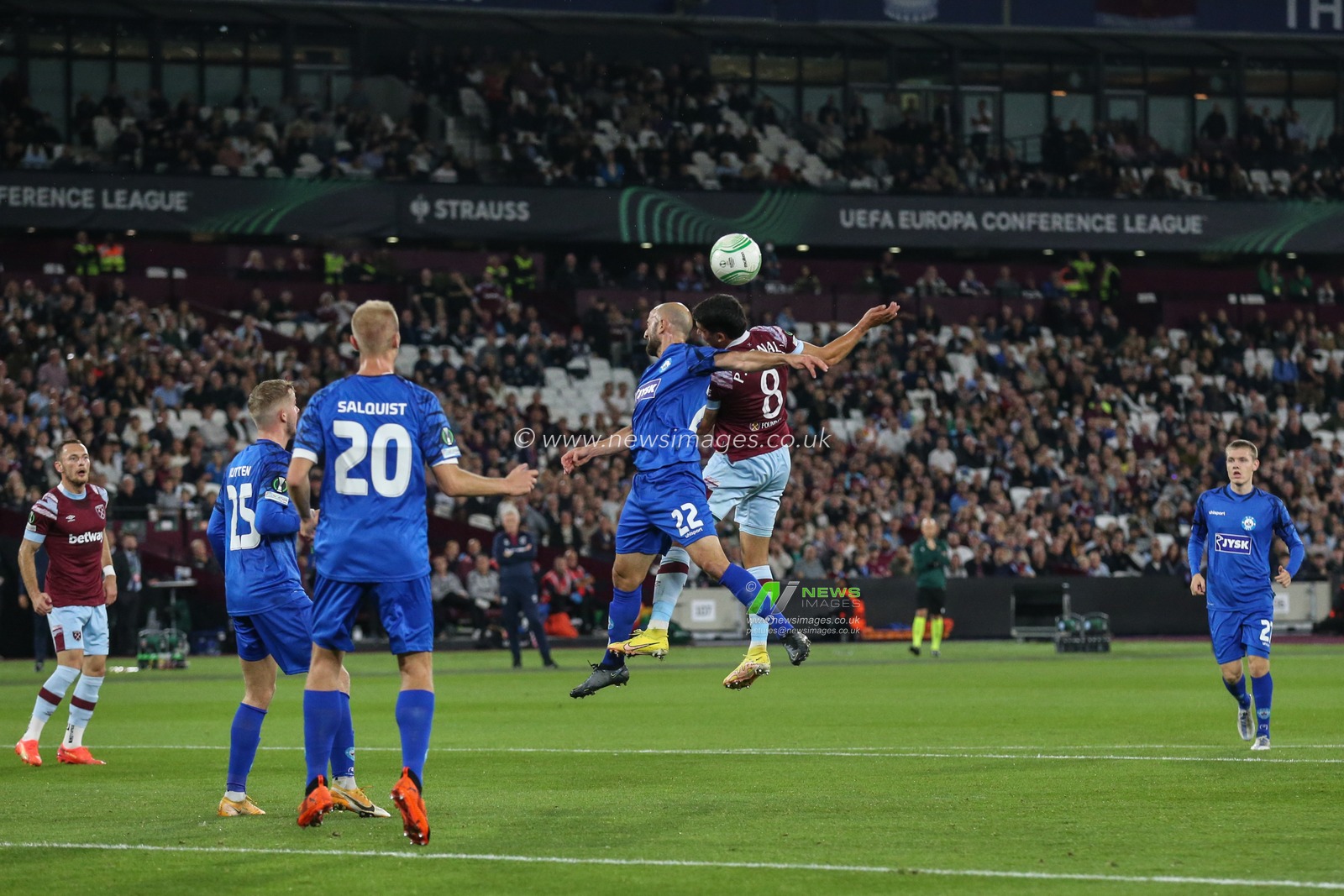 Pablo Fornals #8 of West Ham United and Robert Gojani #22 of Silkeborg battle for the ball during the UEFA Europa Conference League match West Ham United vs Silkeborg at London Stadium, London, United Kingdom, 27th October 2022

(Photo by Arron Gent/News Images)