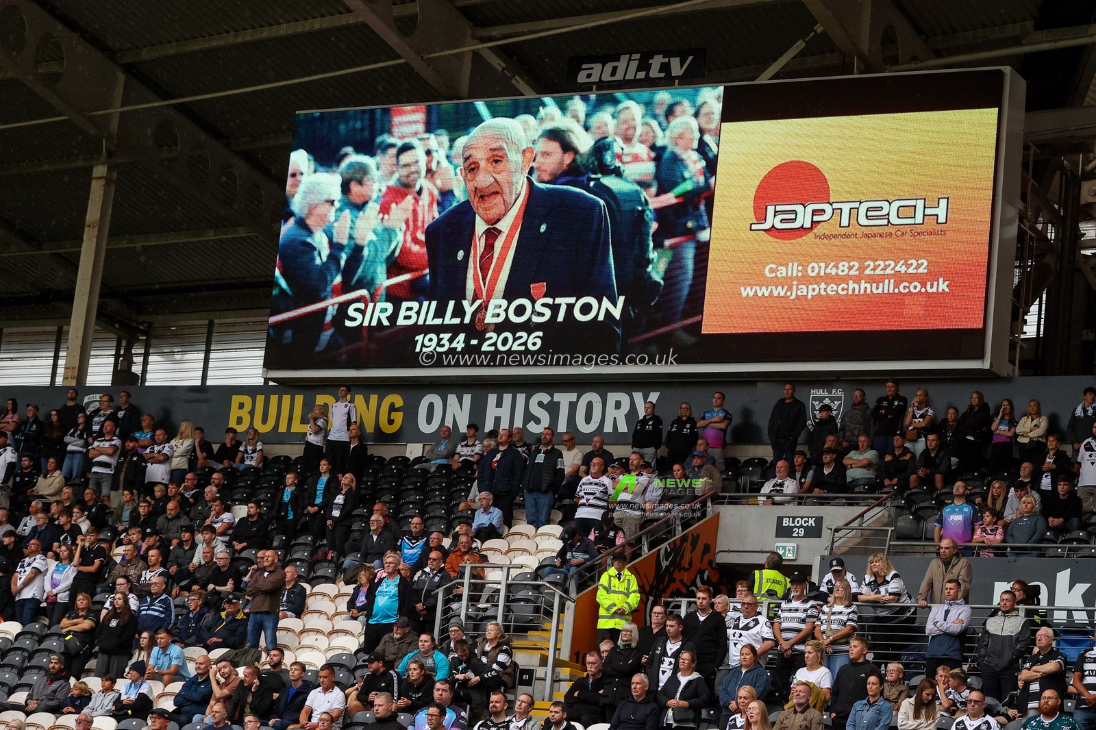 A minute’s silence observed for Sir Billy Boston during the Betfred Super League round 25 match Hull FC vs Warrington Wolves at MKM Stadium, Hull, United Kingdom on 29 August 2026

(Photo by Alfie Cosgrove/News Images)