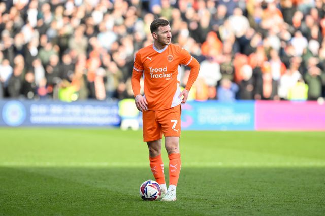 Lee Evans of Blackpool prepares to take a free kick during the Sky Bet League 1 match Stockport County vs Blackpool at Edgeley Park Stadium, Stockport, United Kingdom, 1st March 2025

(Photo by Craig Thomas/News Images)