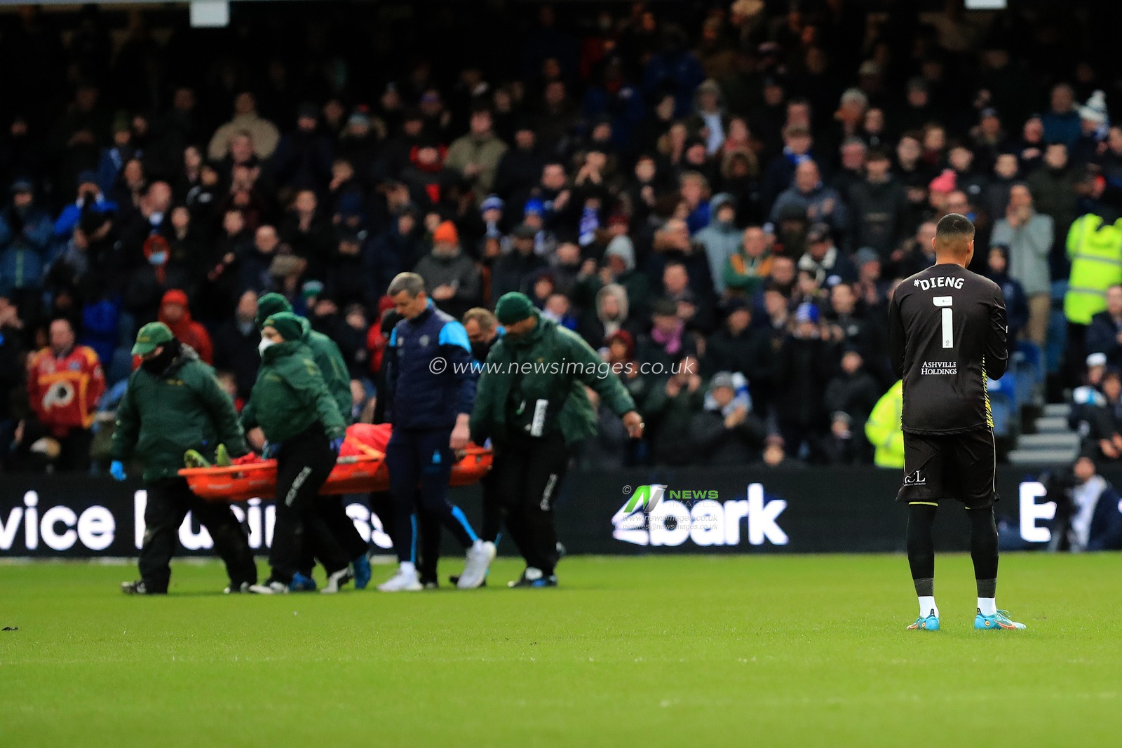 Seny Dieng #1 of Queens Park Rangers applauds whilst Matt Ingram #1 of Hull City is carried from the field on a stretcher.