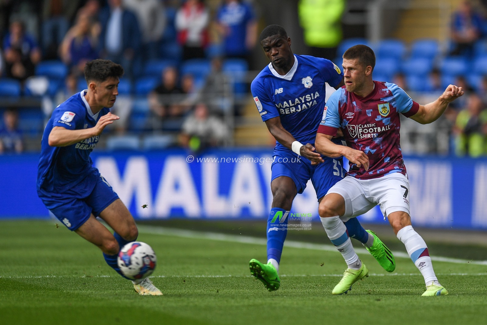 JÃ³hann GuÃ°mundsson #7 of Burnley Under pressure from  Niels NKounkou #37 of Cardiff City uring the Sky Bet Championship match Cardiff City vs Burnley at Cardiff City Stadium, Cardiff, United Kingdom, 1st October 2022

(Photo by Mike Jones/News Images)