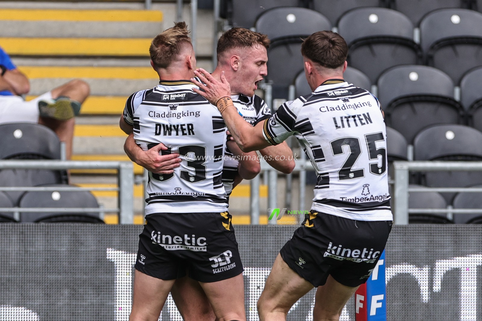 Jake Trueman #6 of Hull FC celebrates his try  during the Betfred Challenge Cup match Hull FC vs St Helens at MKM Stadium, Hull, United Kingdom, 17th June 2023

(Photo by Mark Cosgrove/News Images)
