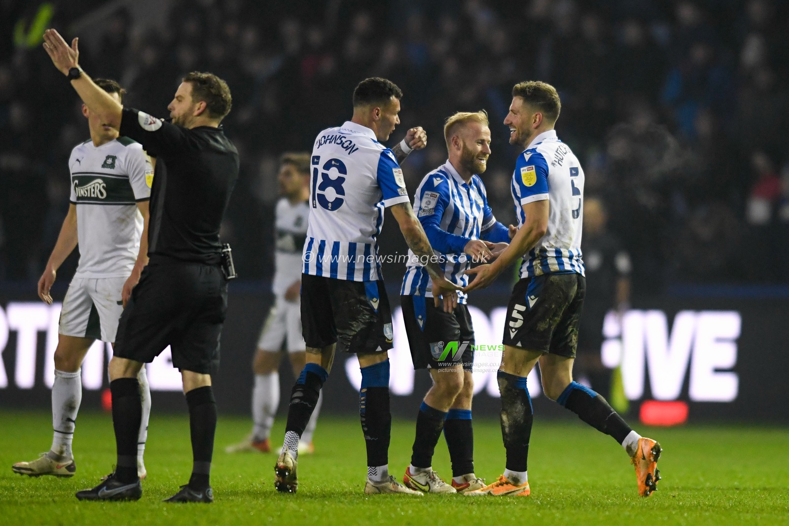 Sam Hutchinson #5 of Sheffield Wednesday celebrates scoring a goal to make it 3-1