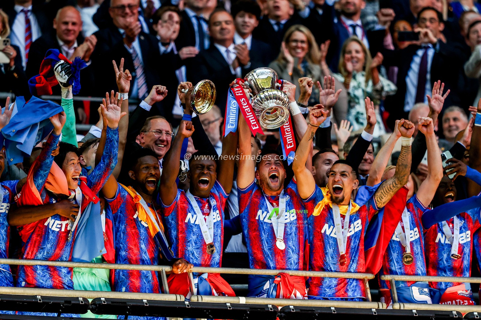 Crystal Palace lift the FA Cup after the teams victory following the Emirates FA Cup Final match Crystal Palace vs Manchester City at Wembley Stadium, London, United Kingdom, 17th May 2025

(Photo by Alfie Cosgrove/News Images)