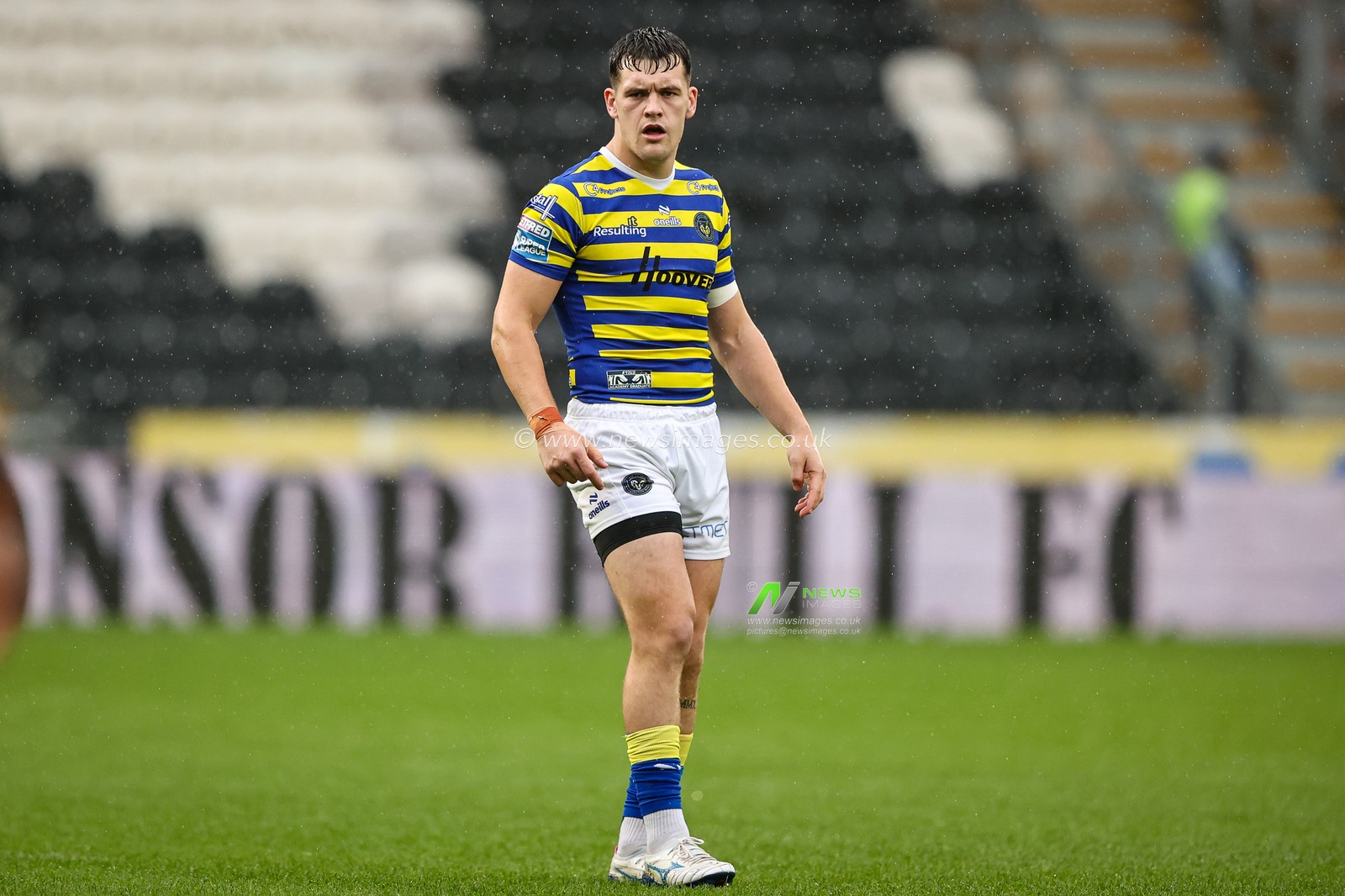 Josh Thewlis of Warrington Wolves during the Betfred Super League round 25 match Hull FC vs Warrington Wolves at MKM Stadium, Hull, United Kingdom on 29 August 2026

(Photo by Alfie Cosgrove/News Images)