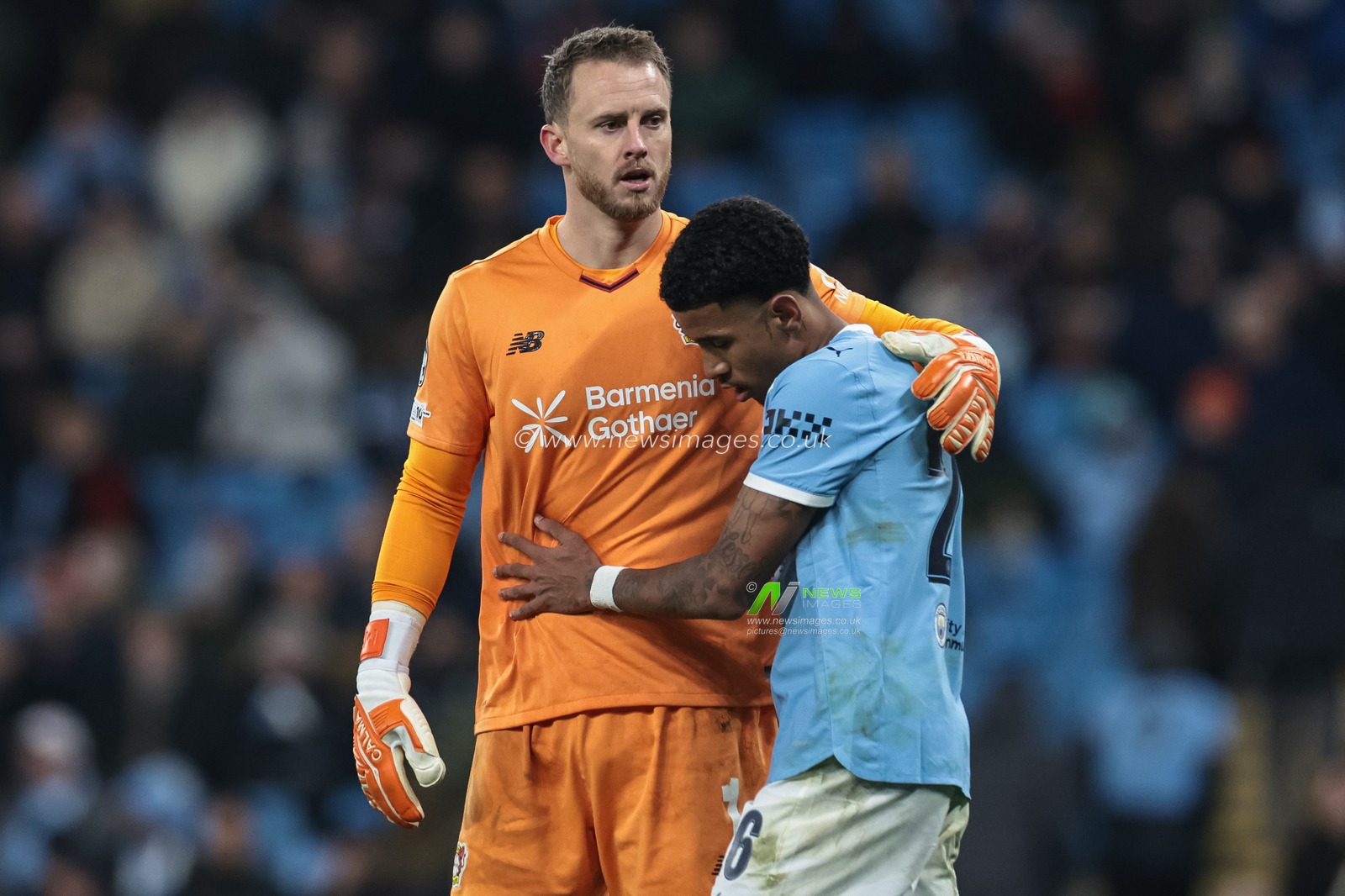Mark Flekken of Bayer 04 Leverkusen embraces Savinho of Manchester City during the UEFA Champions League Matchday 5 of 8 Manchester City v Bayer 04 Leverkusen at City of Manchester Stadium, Manchester, United Kingdom, 25th November 2025

(Photo by Mark Cosgrove/News Images)

*** GER AUT SUI OUT ***