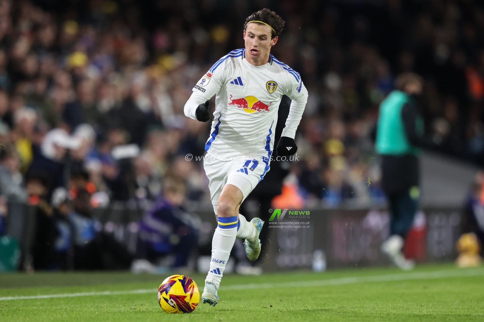 Brenden Aaronson of Leeds United breaks with the ball during the Sky Bet Championship match Leeds United vs Luton Town at Elland Road, Leeds, United Kingdom, 27th November 2024

(Photo by Alfie Cosgrove/News Images)