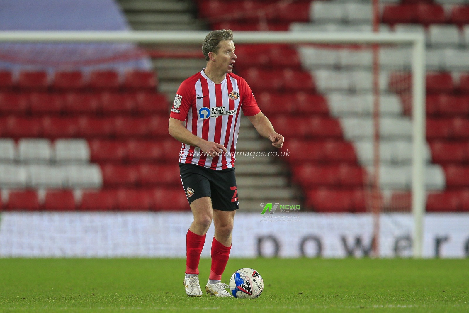 Grant Leadbitter #23 of Sunderland with the ball